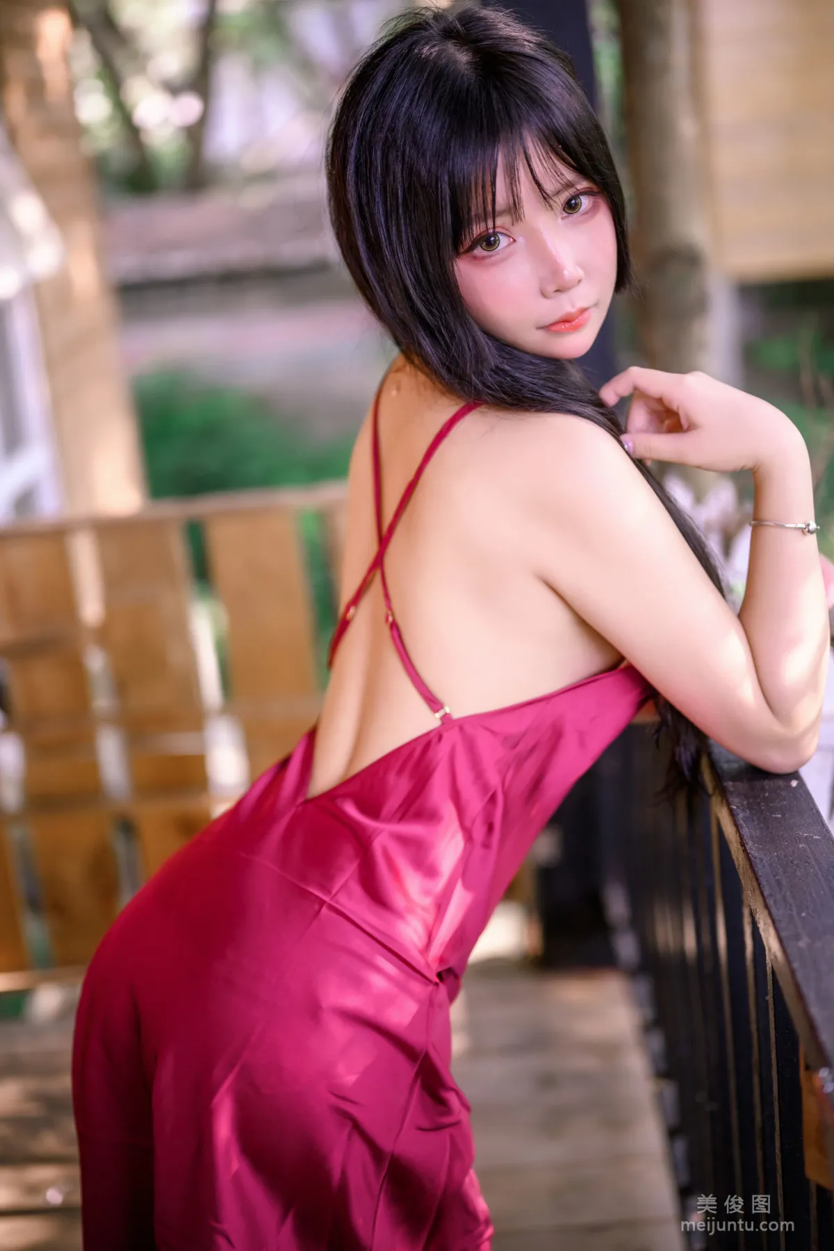 二次元妹子抱走莫子aa 《室外性感》 寫真集 23