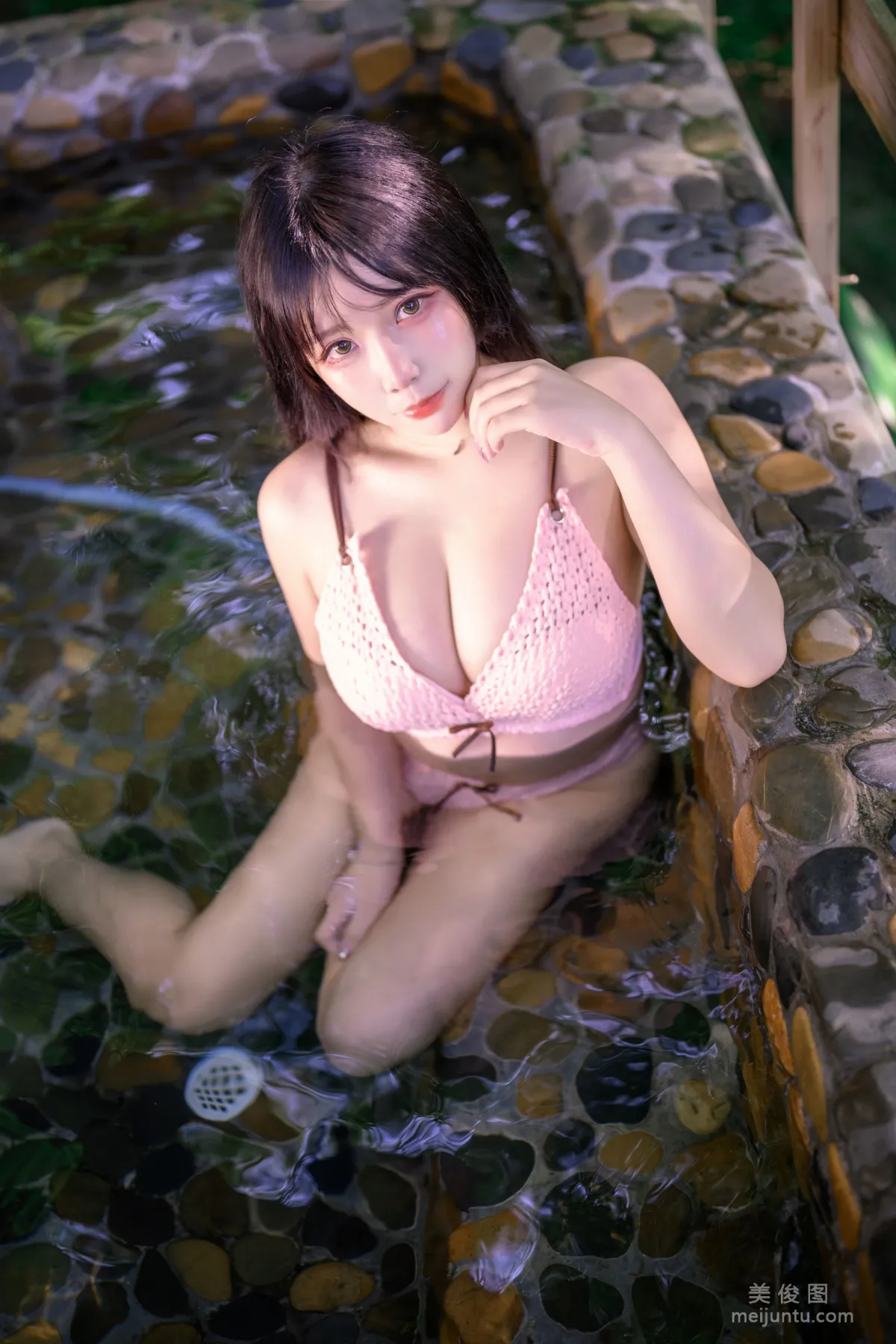 二次元妹子抱走莫子aa 《室外性感》 寫真集 7
