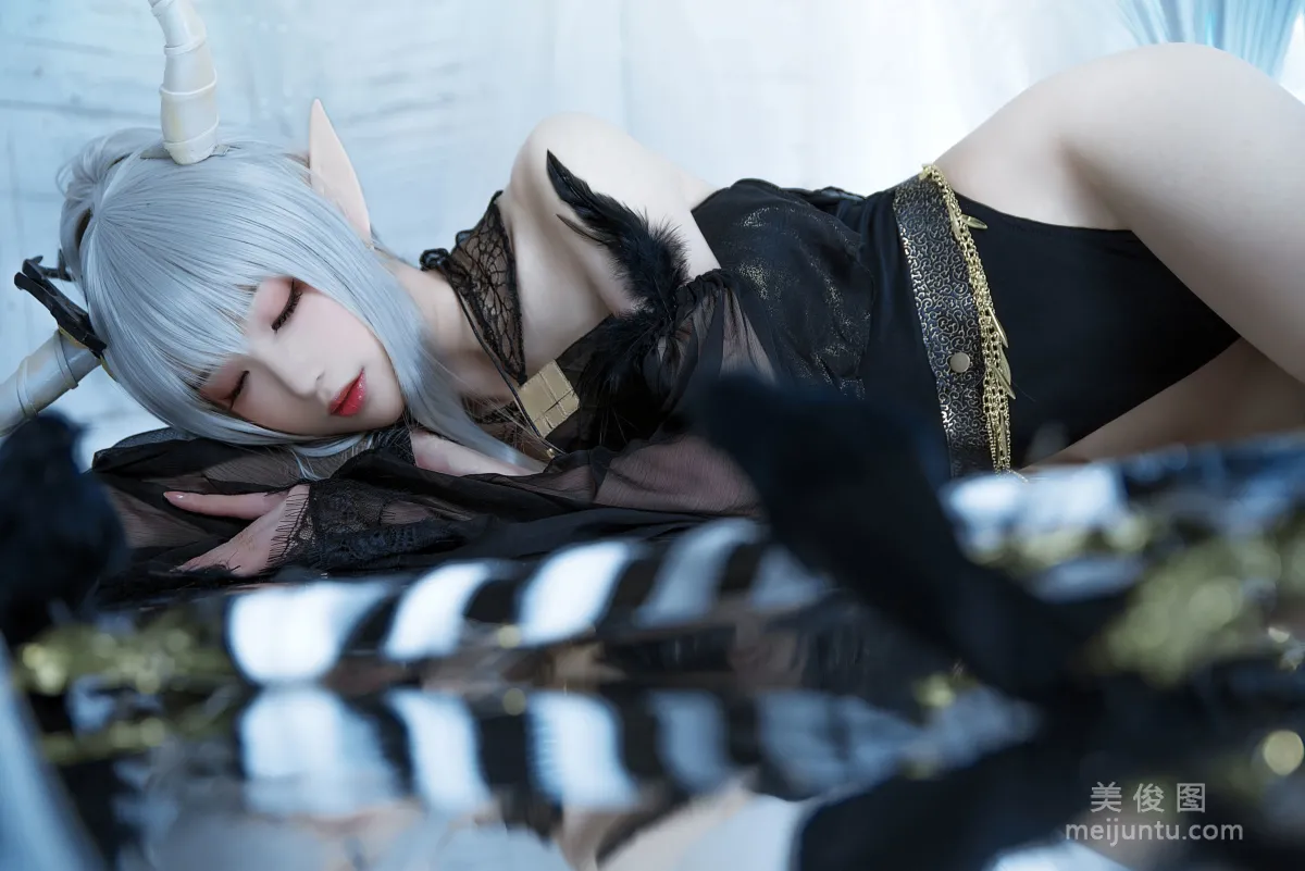 Coser小姐姐南宮 《閃靈泳裝》 寫真集 5