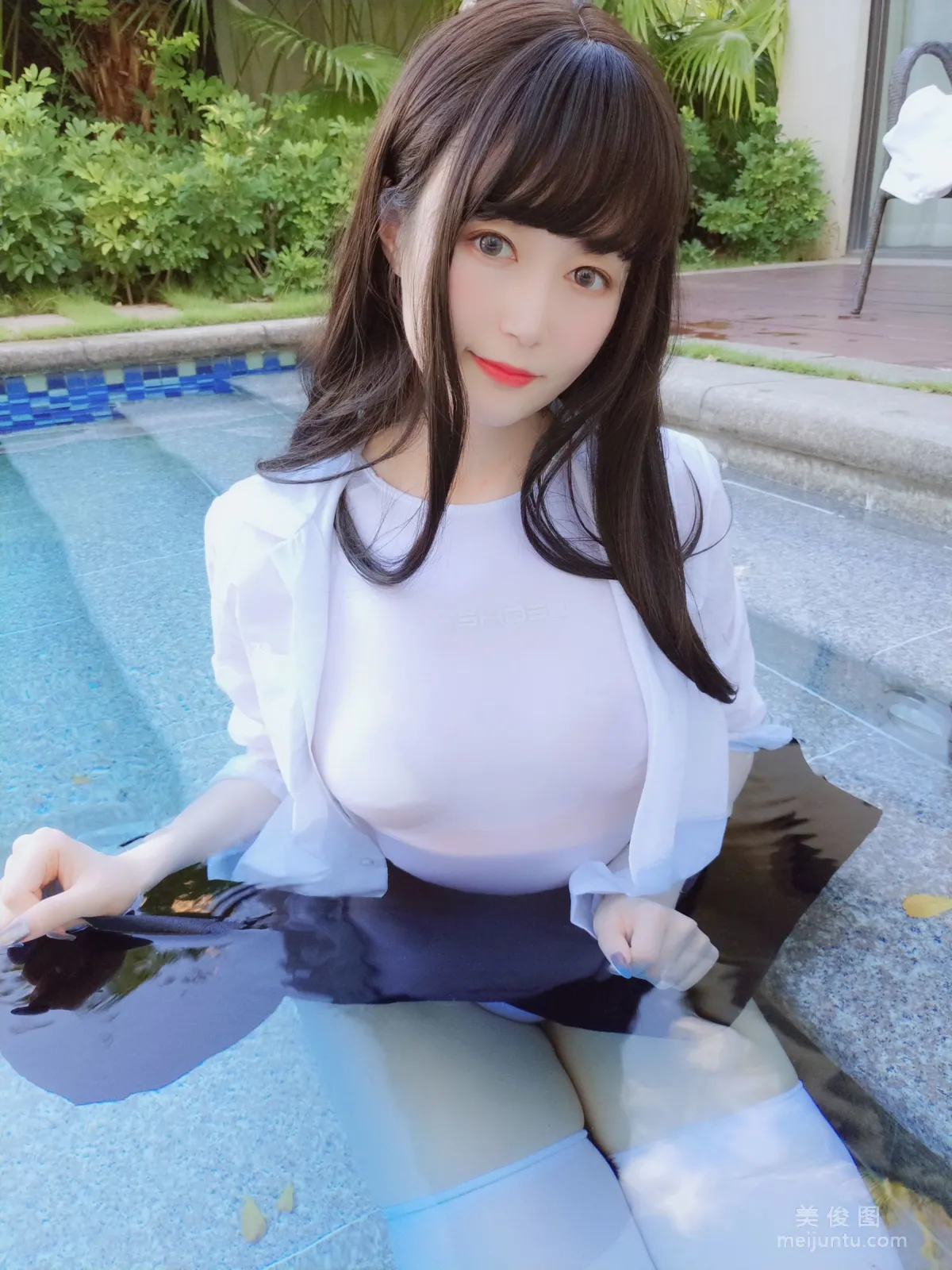 Coser小姐姐白銀 《遊泳課》 寫真集 46