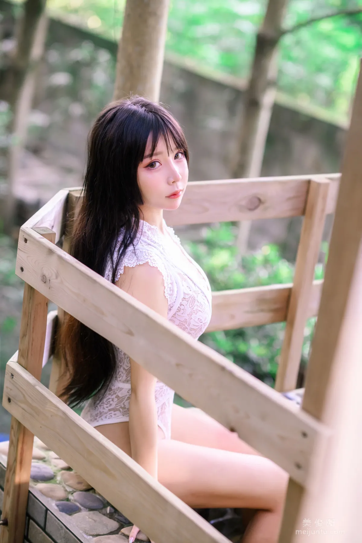 二次元妹子抱走莫子aa 《室外性感》 寫真集 35
