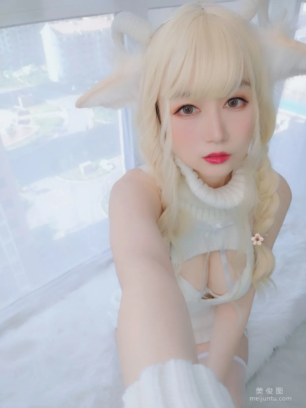 Coser小姐姐白銀 《小白羊》 寫真集 96