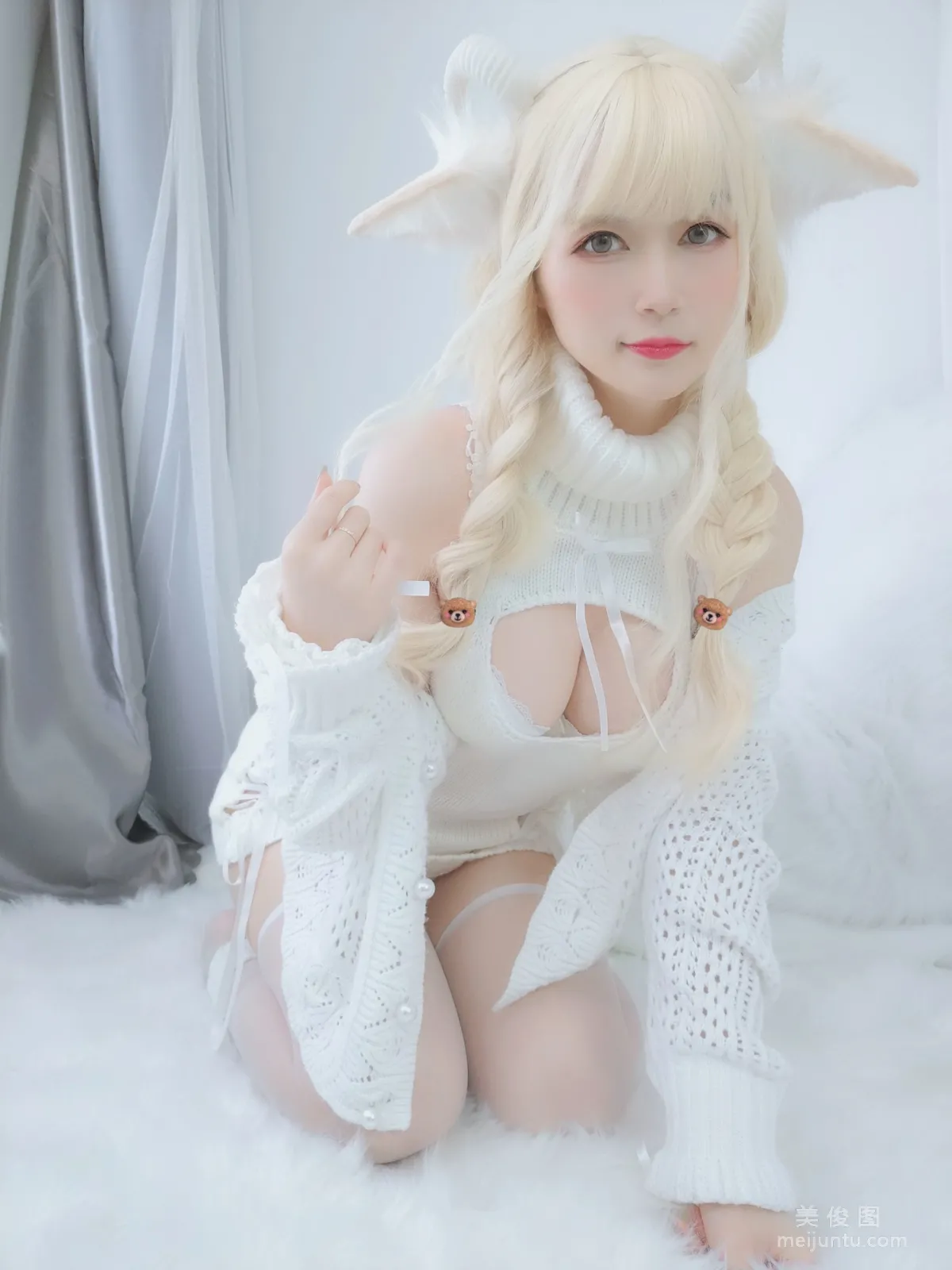 Coser小姐姐白銀 《小白羊》 寫真集 8