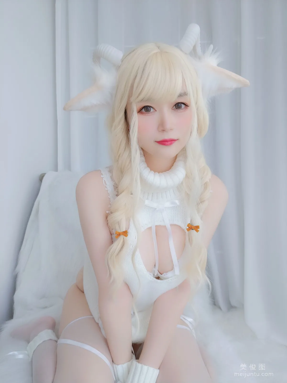 Coser小姐姐白銀 《小白羊》 寫真集 86