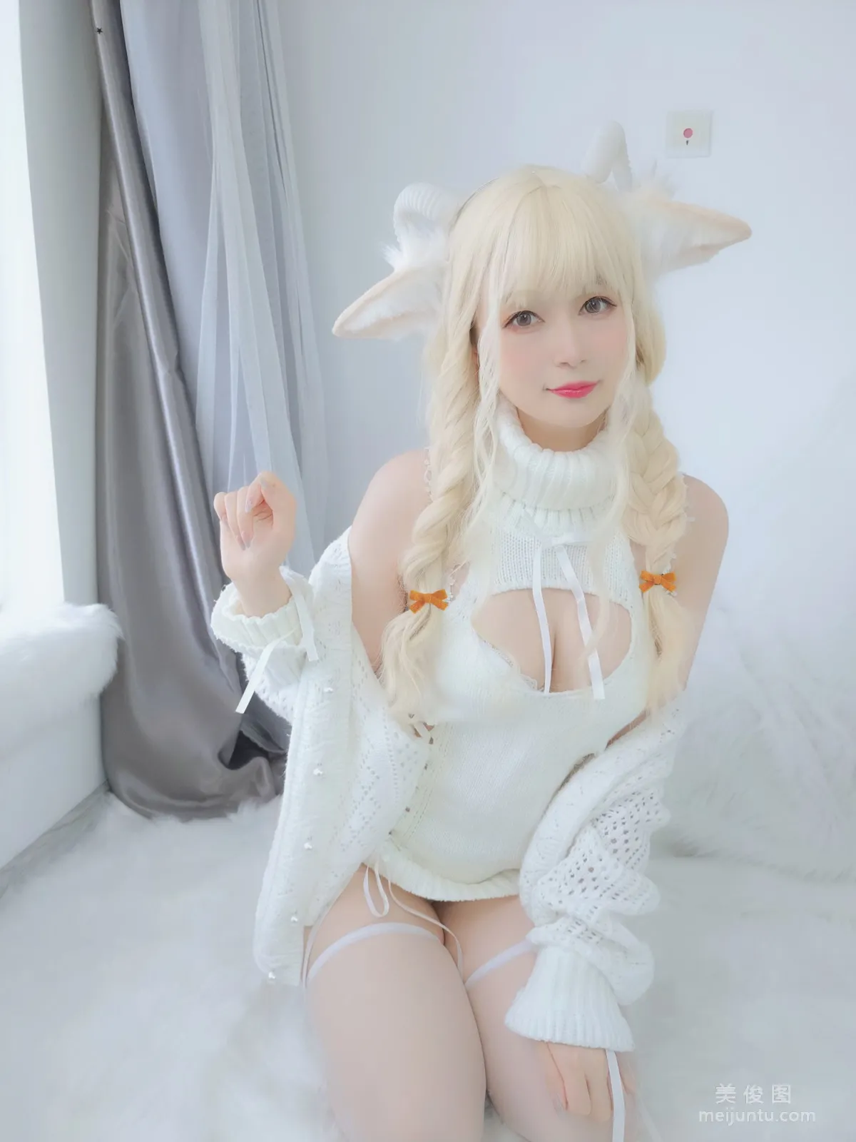 Coser小姐姐白銀 《小白羊》 寫真集 16
