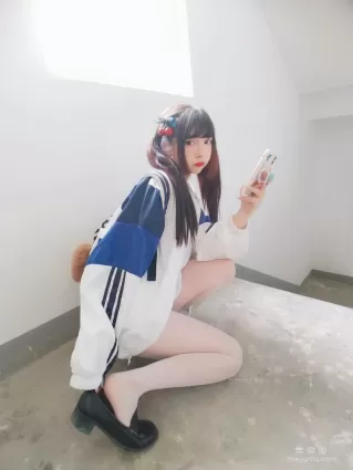 二次元美女古川kagura 《白絲體操運動服》 寫真集