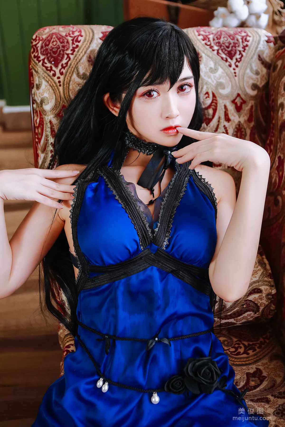 超人气Coser鳗鱼霏儿 《蒂法礼服》 写真集7