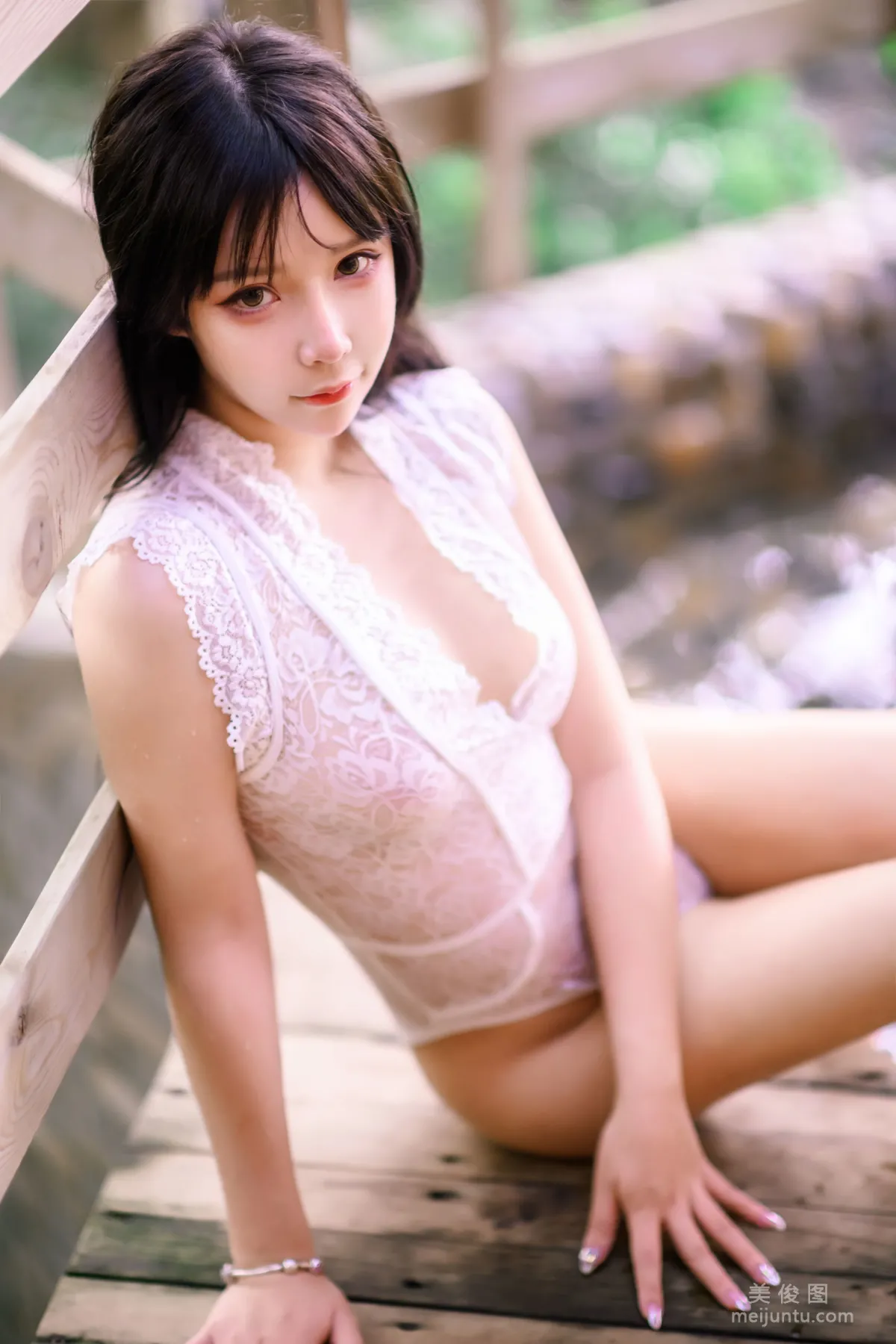二次元妹子抱走莫子aa 《室外性感》 寫真集 41