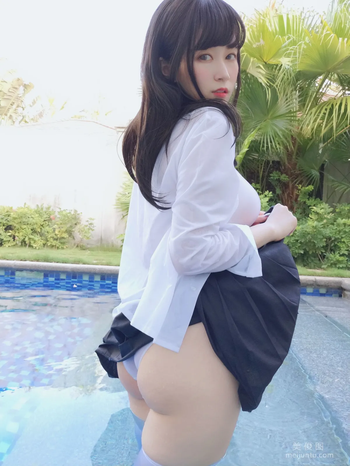 Coser小姐姐白銀 《遊泳課》 寫真集 32