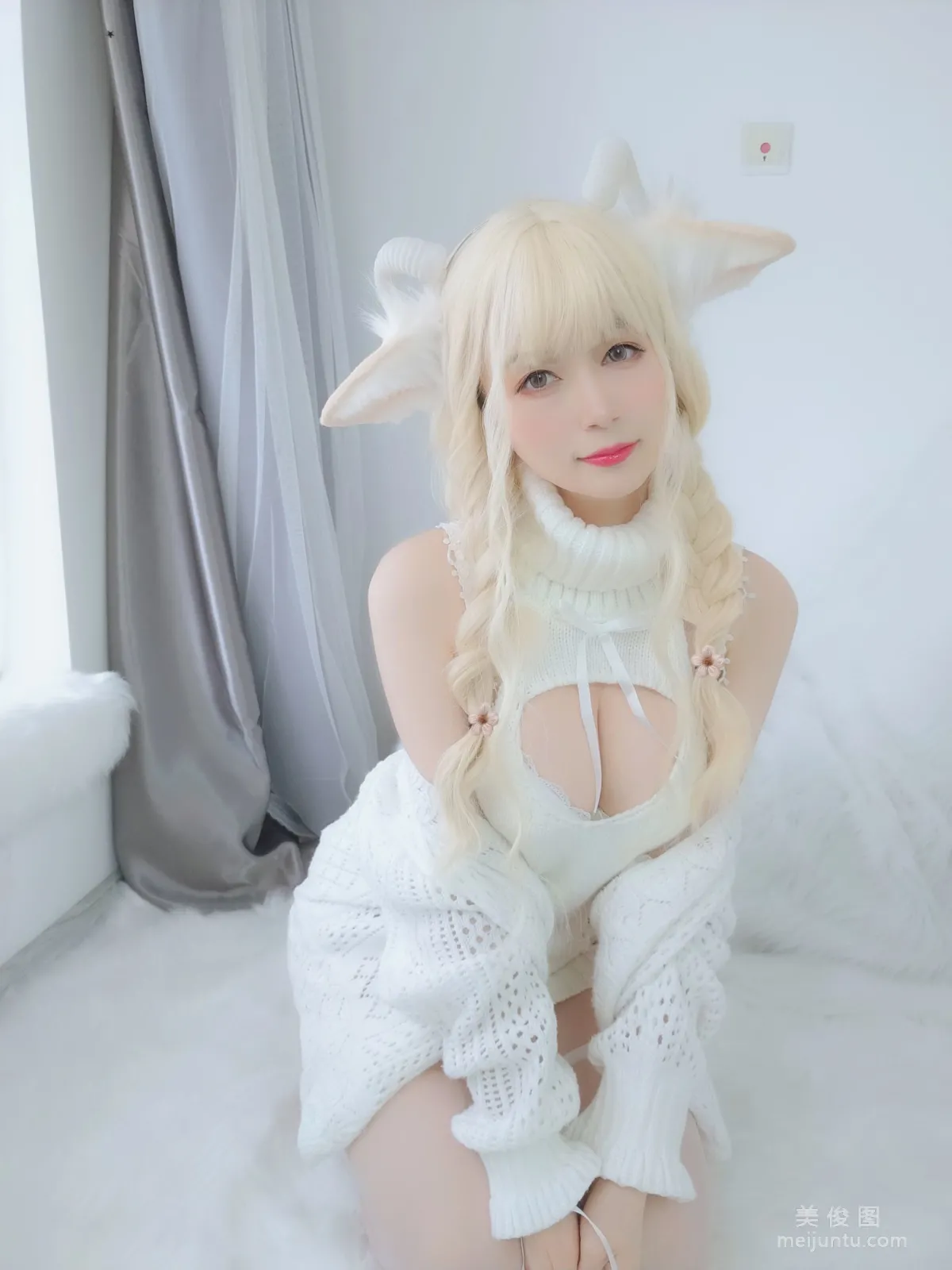 Coser小姐姐白銀 《小白羊》 寫真集 20
