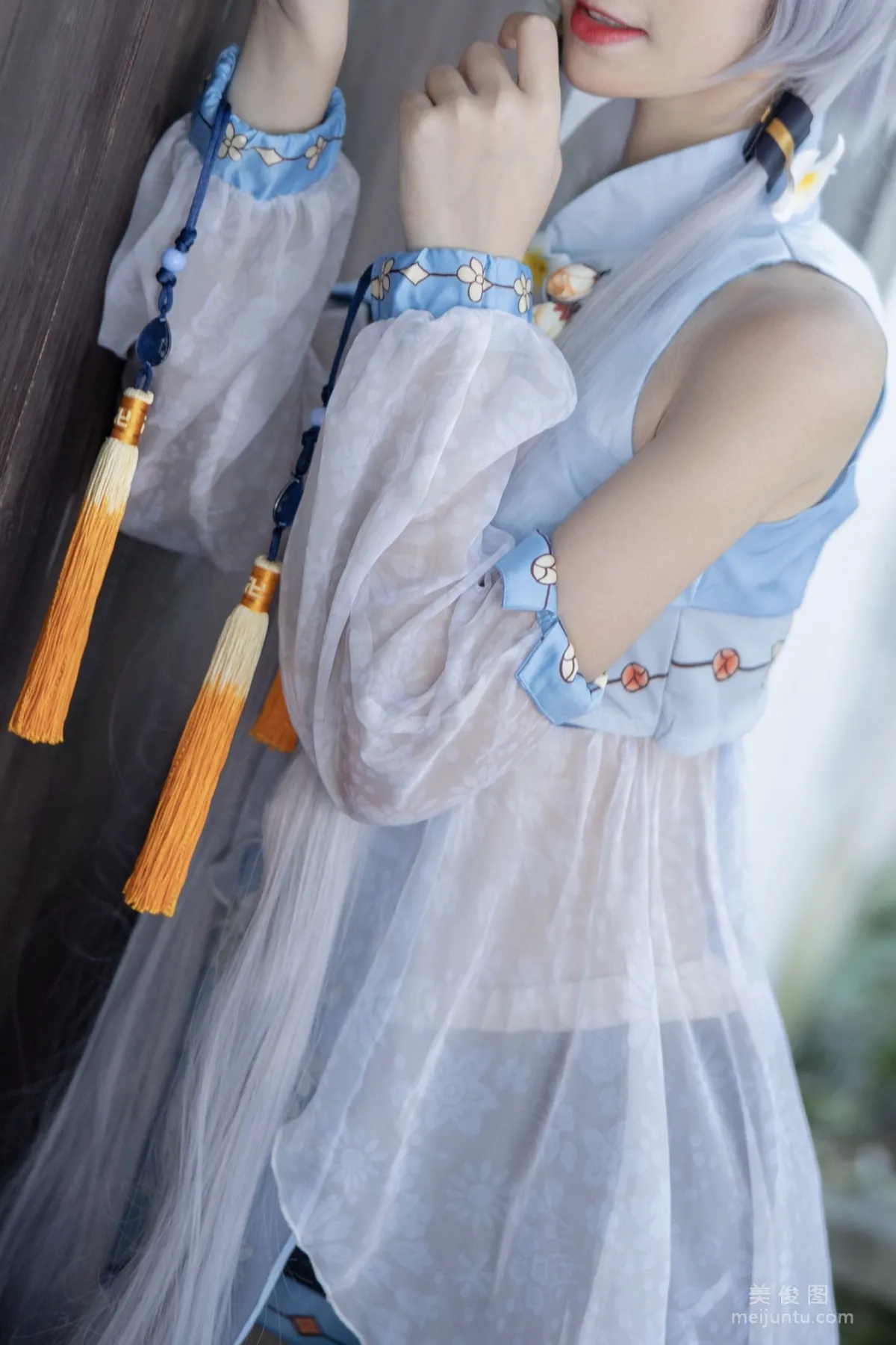 [COS福利] 动漫博主南桃Momoko 《洛天依花语嫣然》 写真集5