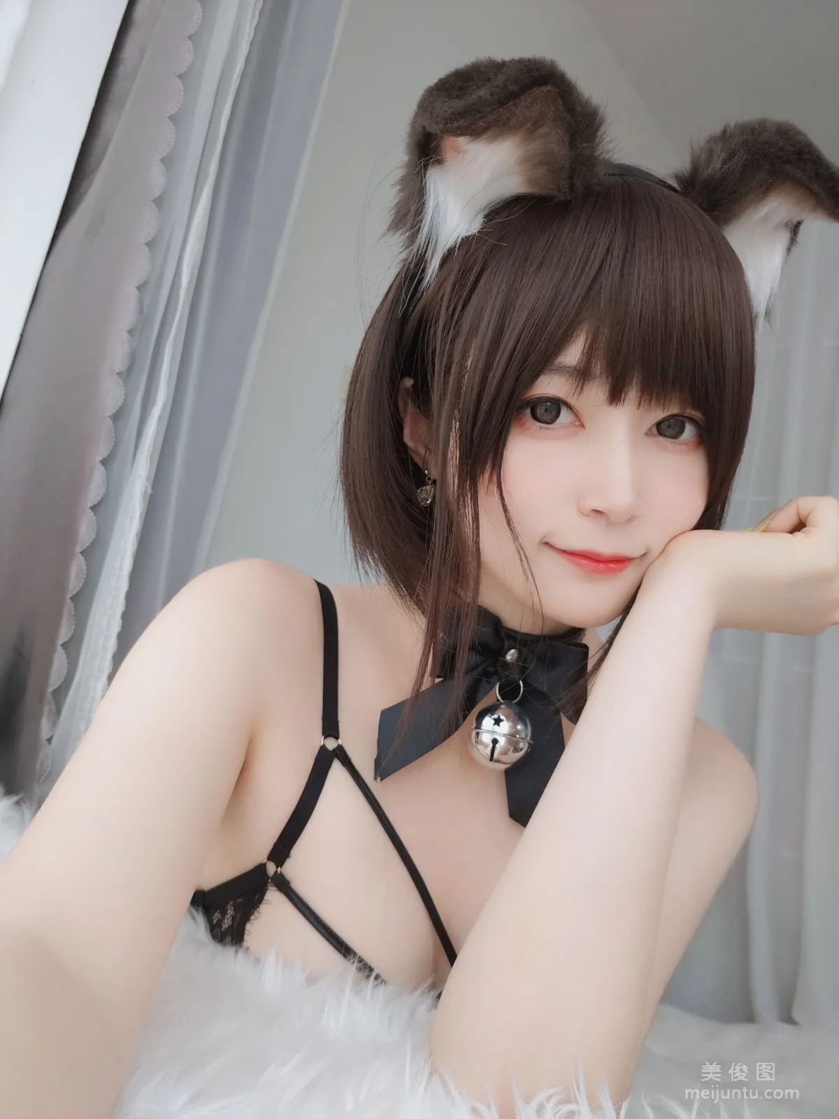Coser小姐姐白銀 《折耳狗》 寫真集 80