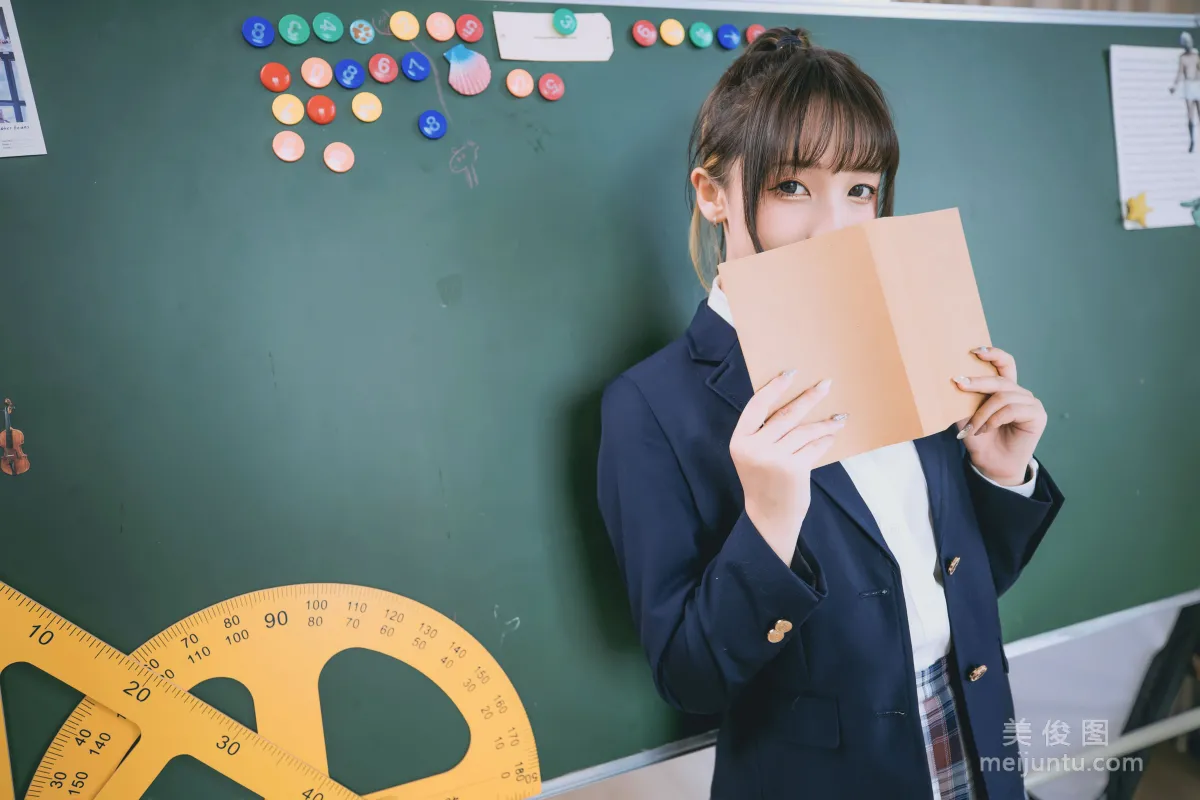 [COS福利] 蘿莉神楽闆真冬《數之歌》 百合教室 寫真集 109