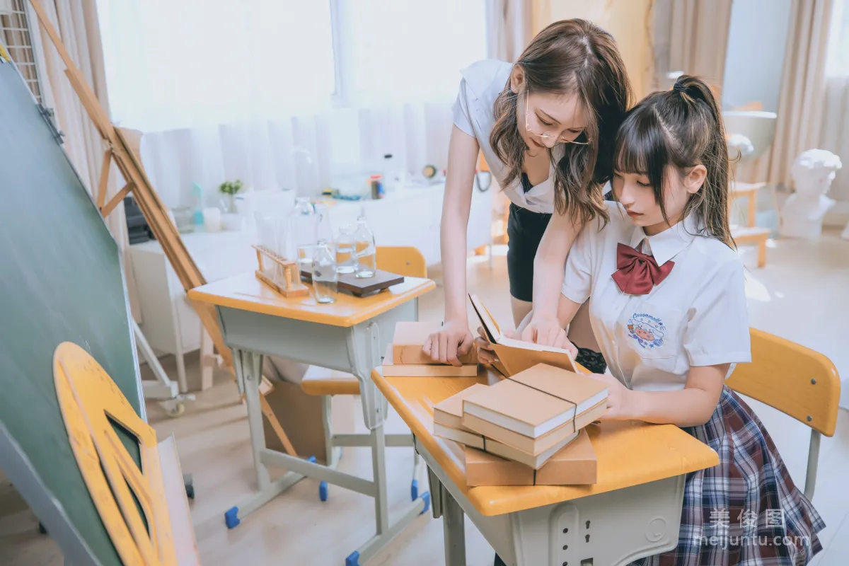 [COS福利] 蘿莉神楽闆真冬《數之歌》 百合教室 寫真集 150