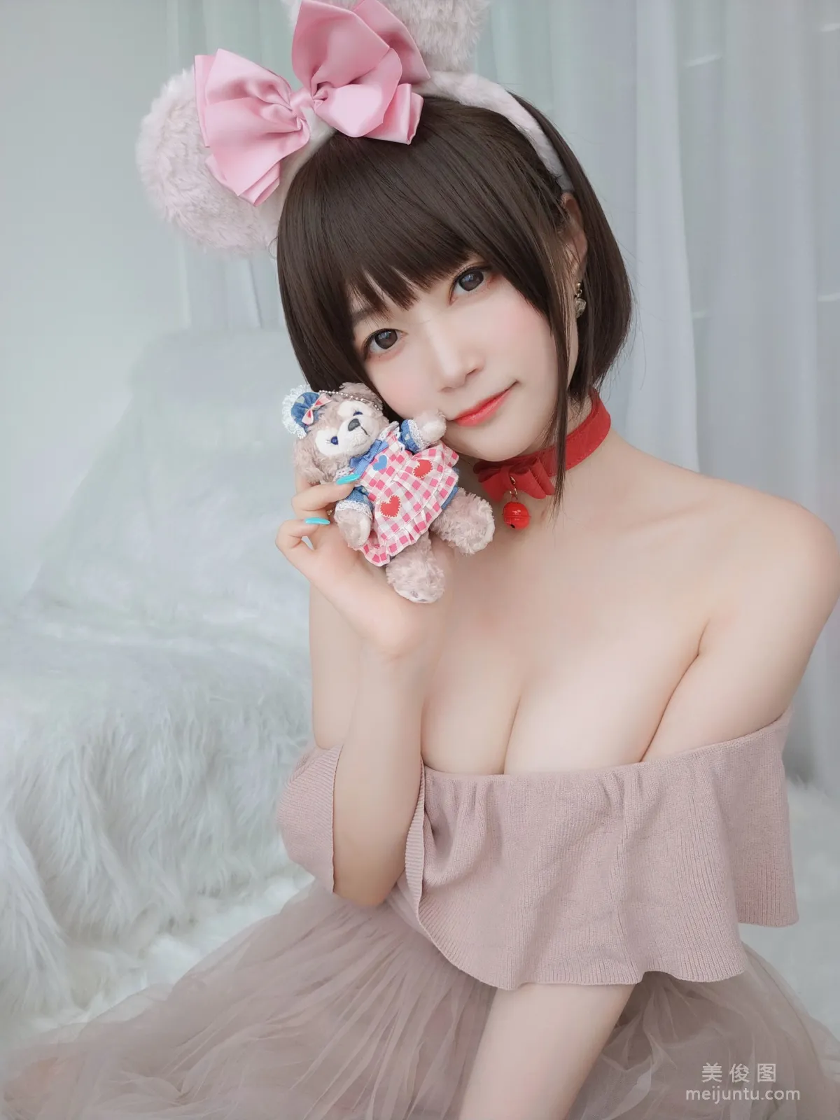 Coser小姐姐白銀 《小豬佩奇》寫真集 22