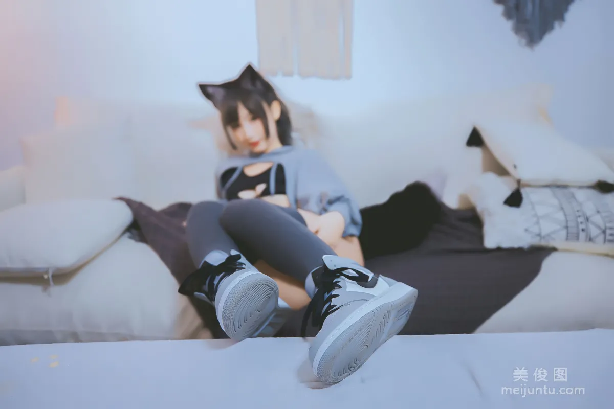 神楽板真冬 《危険な耳-狼妹&兔娘》 写真集7