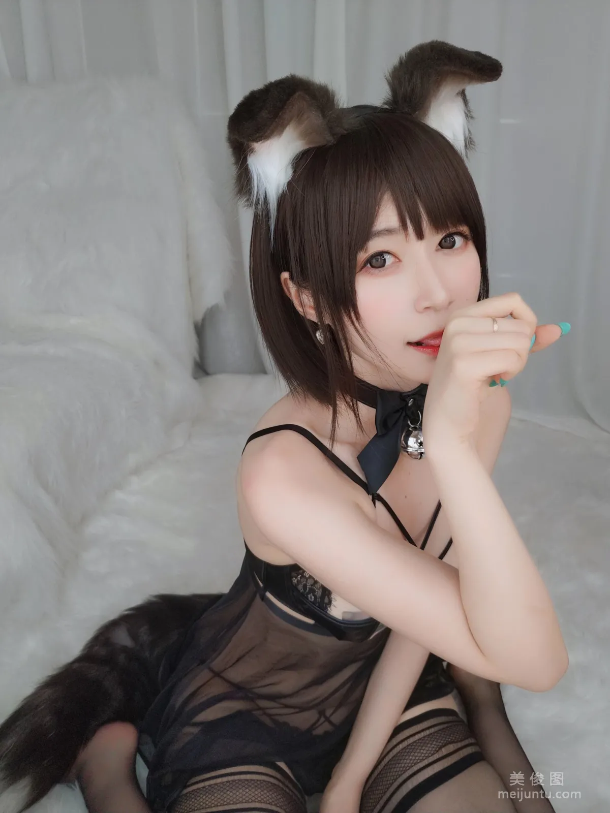 Coser小姐姐白銀 《折耳狗》 寫真集 13