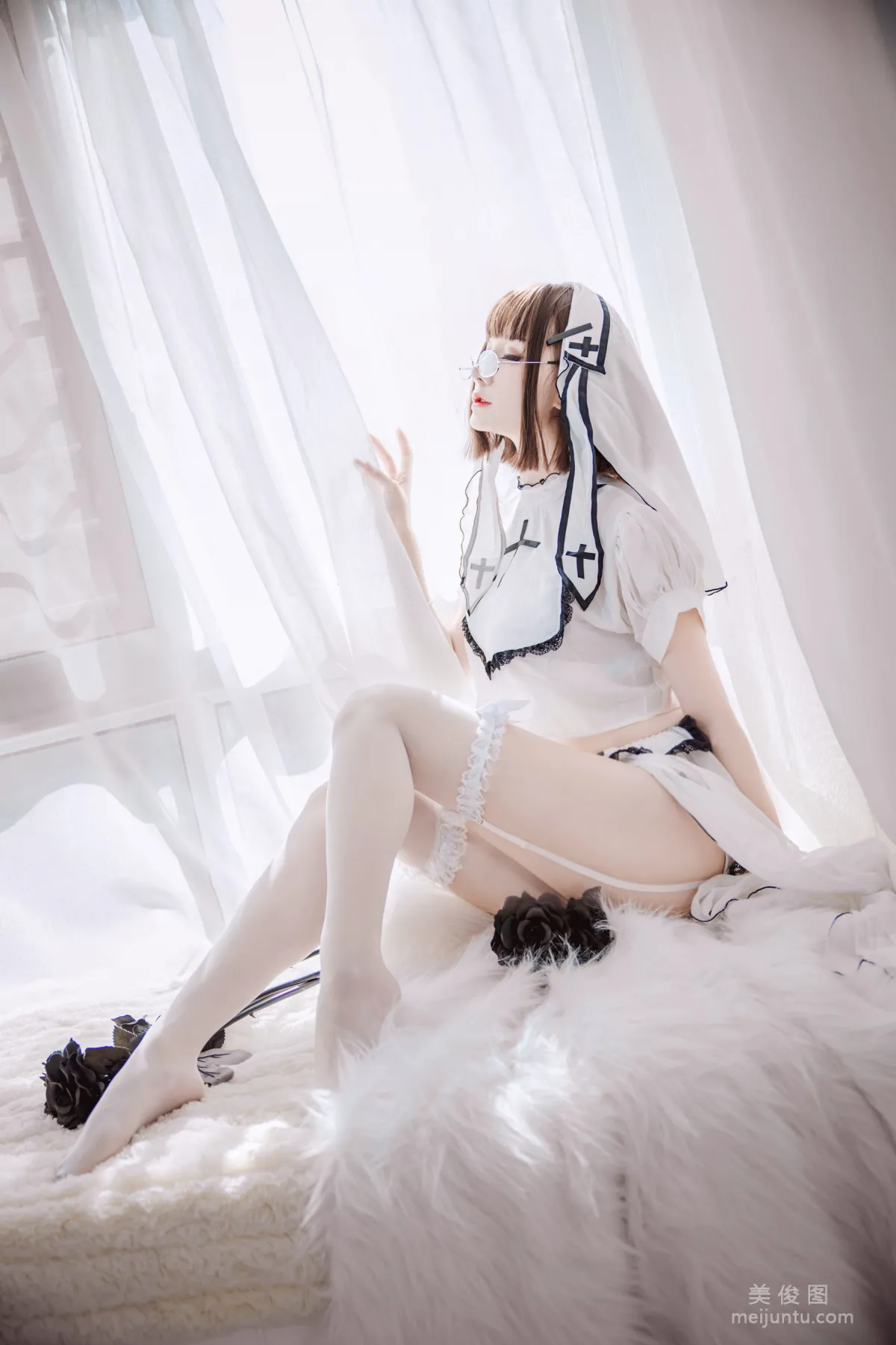 COS妹子仙九Airi 《修女》寫真集 38