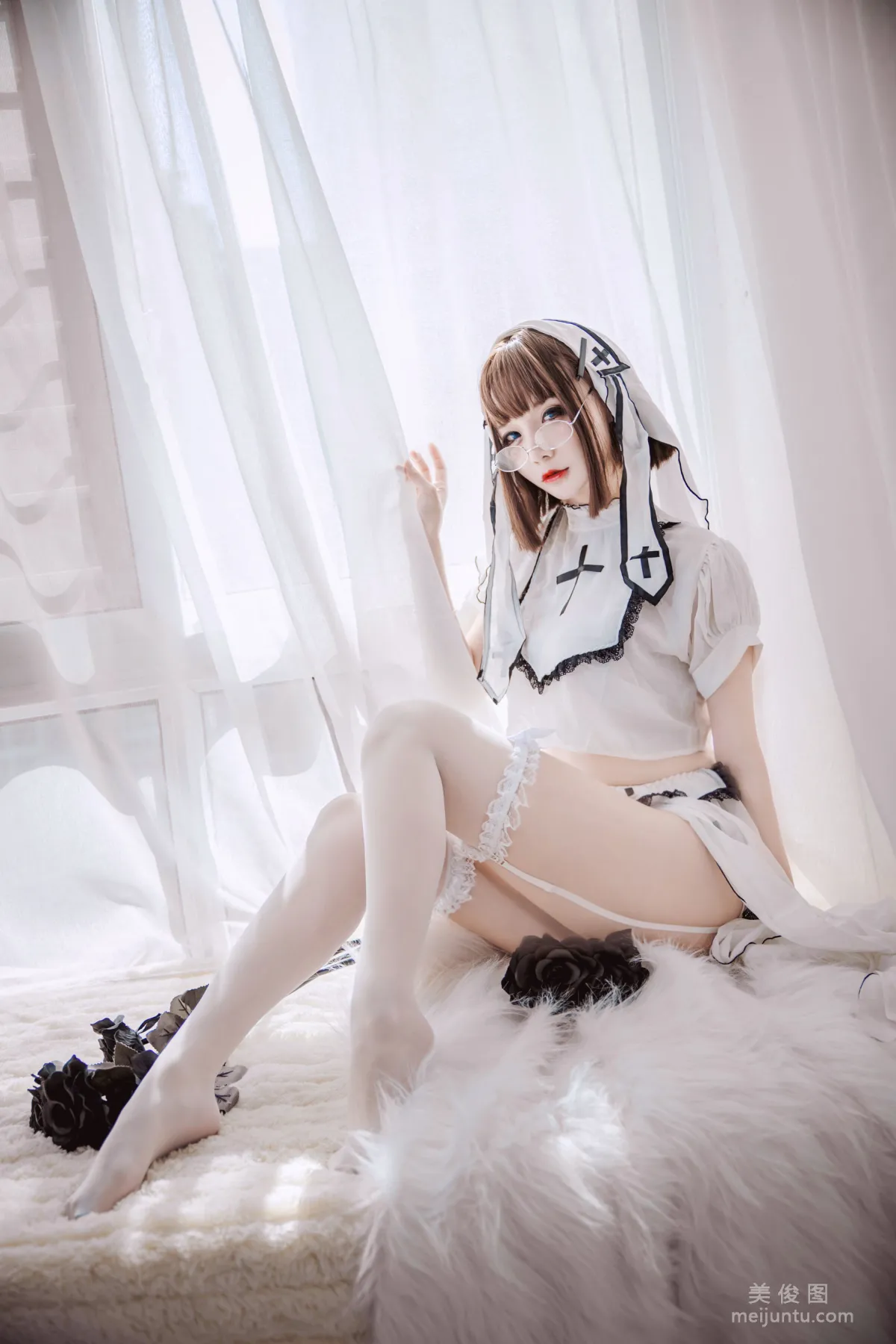 COS妹子仙九Airi 《修女》寫真集 39