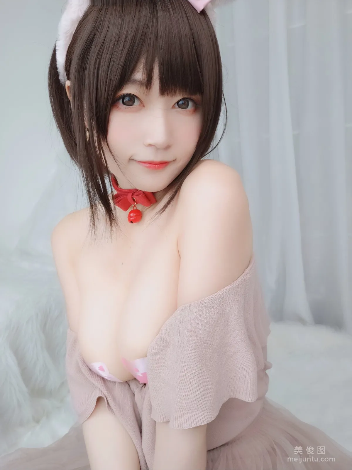 Coser小姐姐白銀 《小豬佩奇》寫真集 19