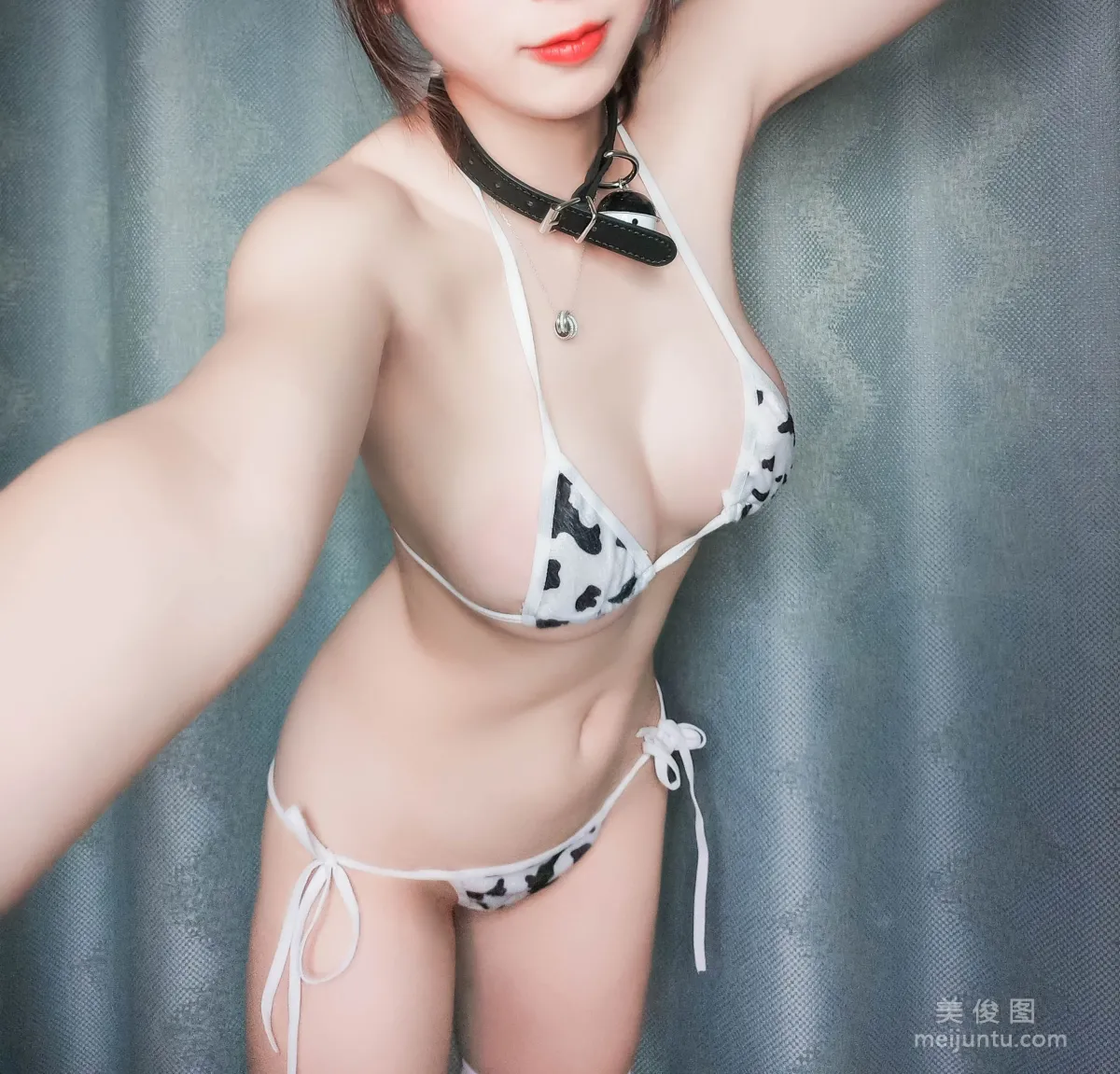 [COS福利] 鬥魚主播w黑米粥w 《奶牛》 寫真集 12