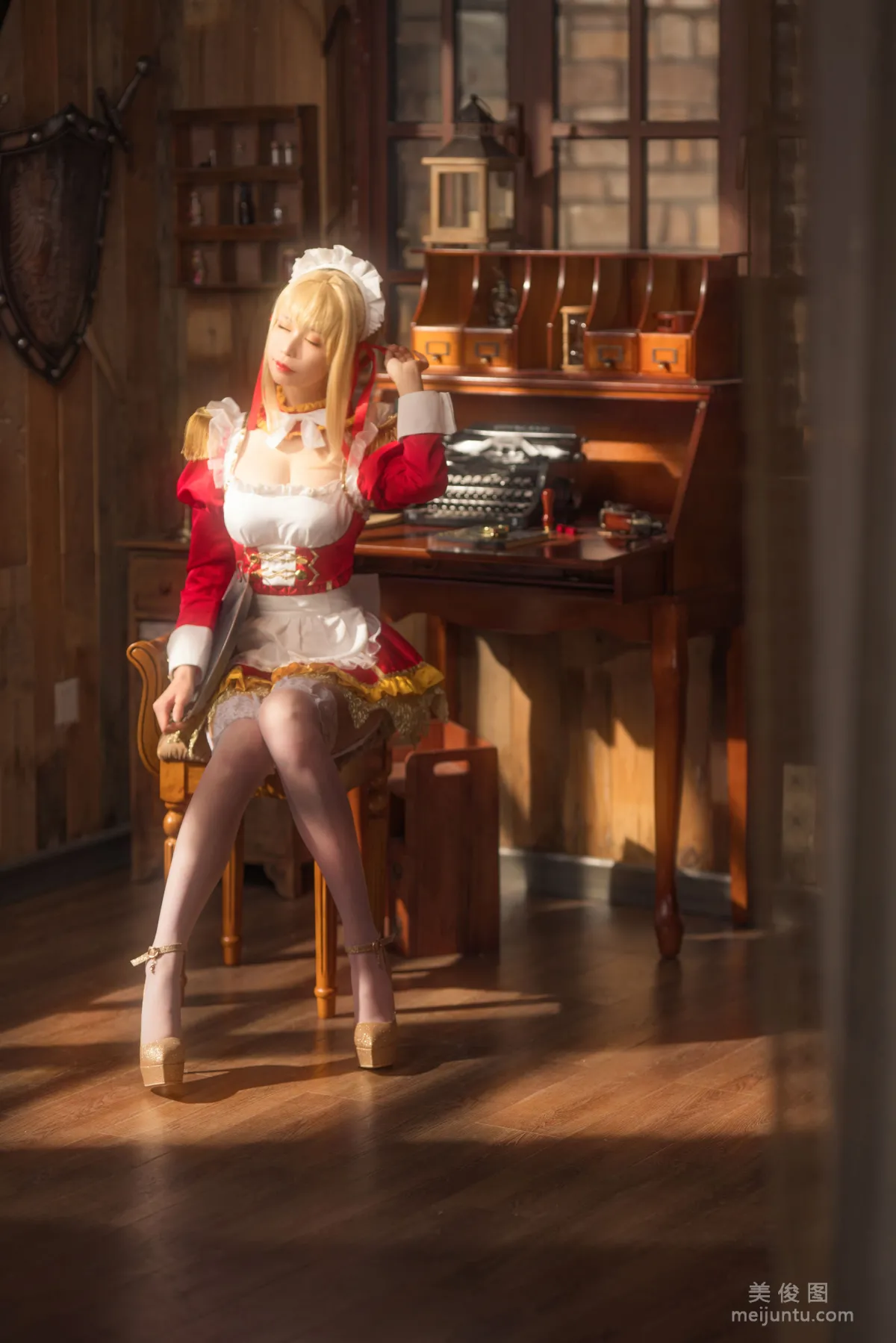 [COS福利] 爱老师_PhD《尼禄YD女仆》 写真集7