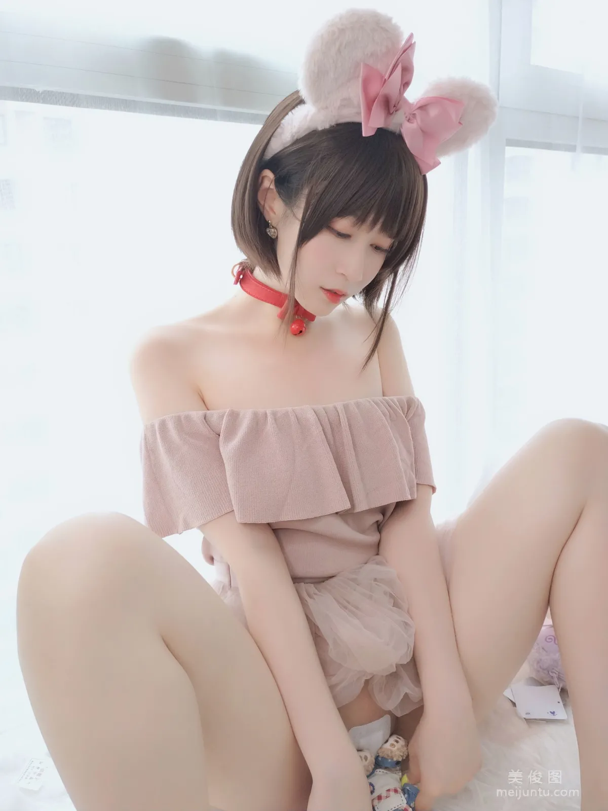 Coser小姐姐白銀 《小豬佩奇》寫真集 55
