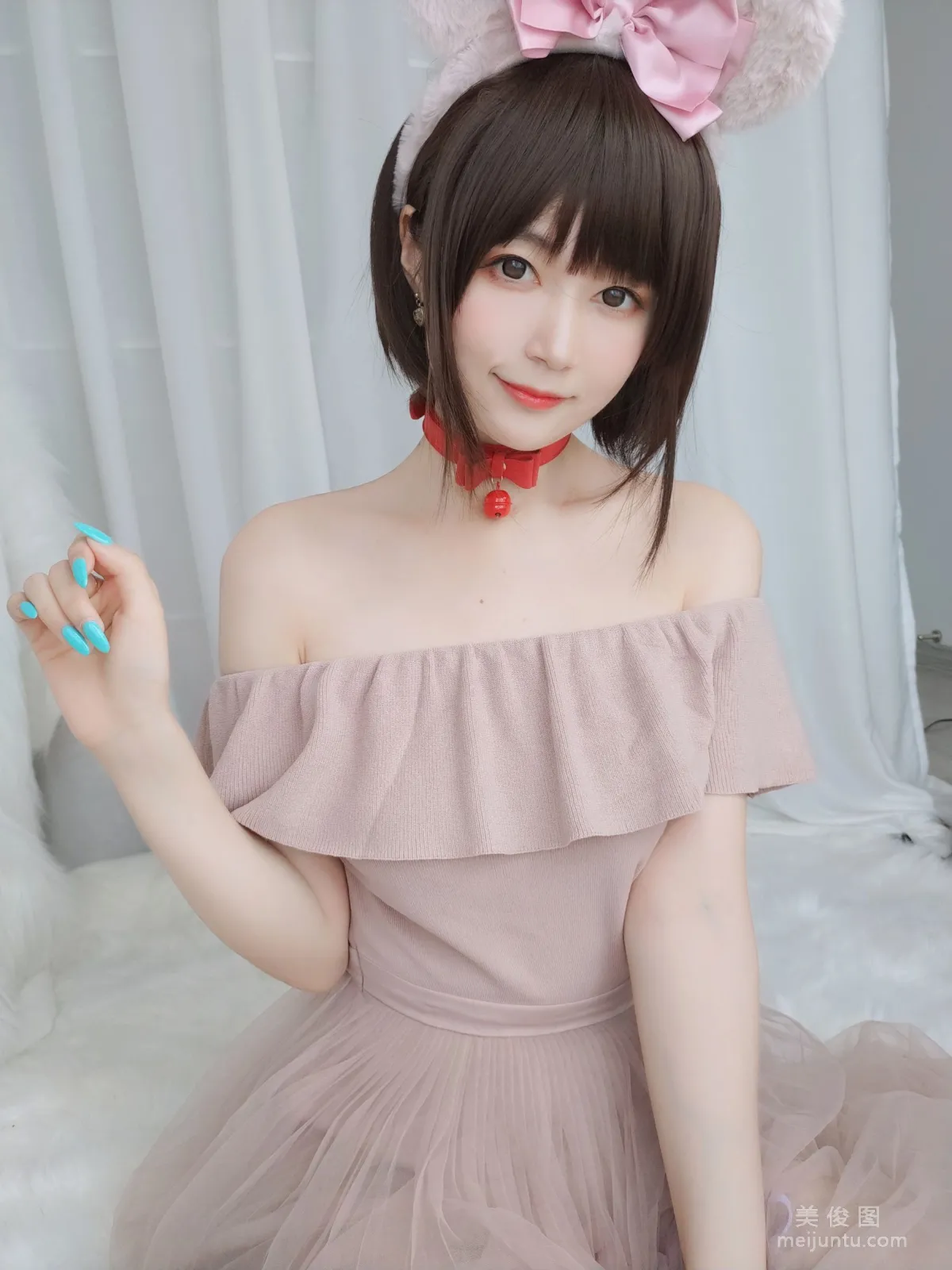 Coser小姐姐白銀 《小豬佩奇》寫真集 24