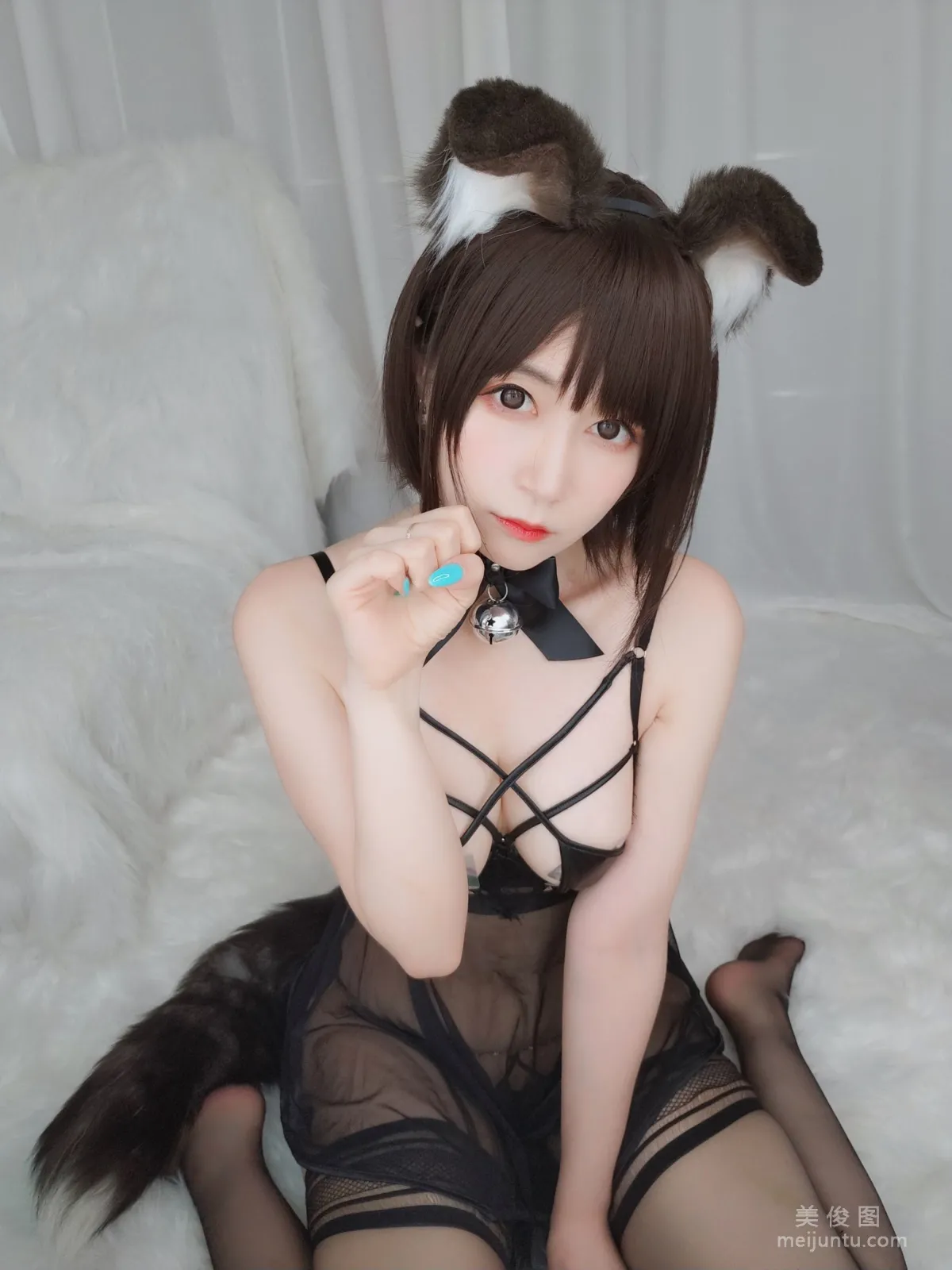 Coser小姐姐白銀 《折耳狗》 寫真集 9