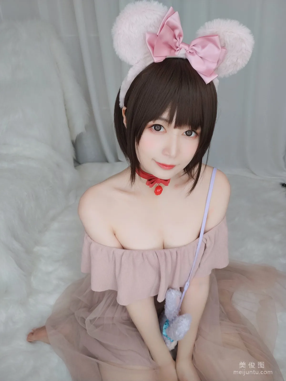 Coser小姐姐白銀 《小豬佩奇》寫真集 12