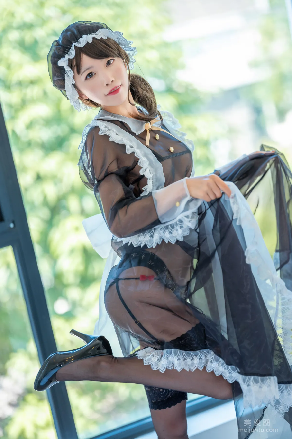 [COS福利] 動漫博主水淼aqua 《透明女仆》 寫真集 2