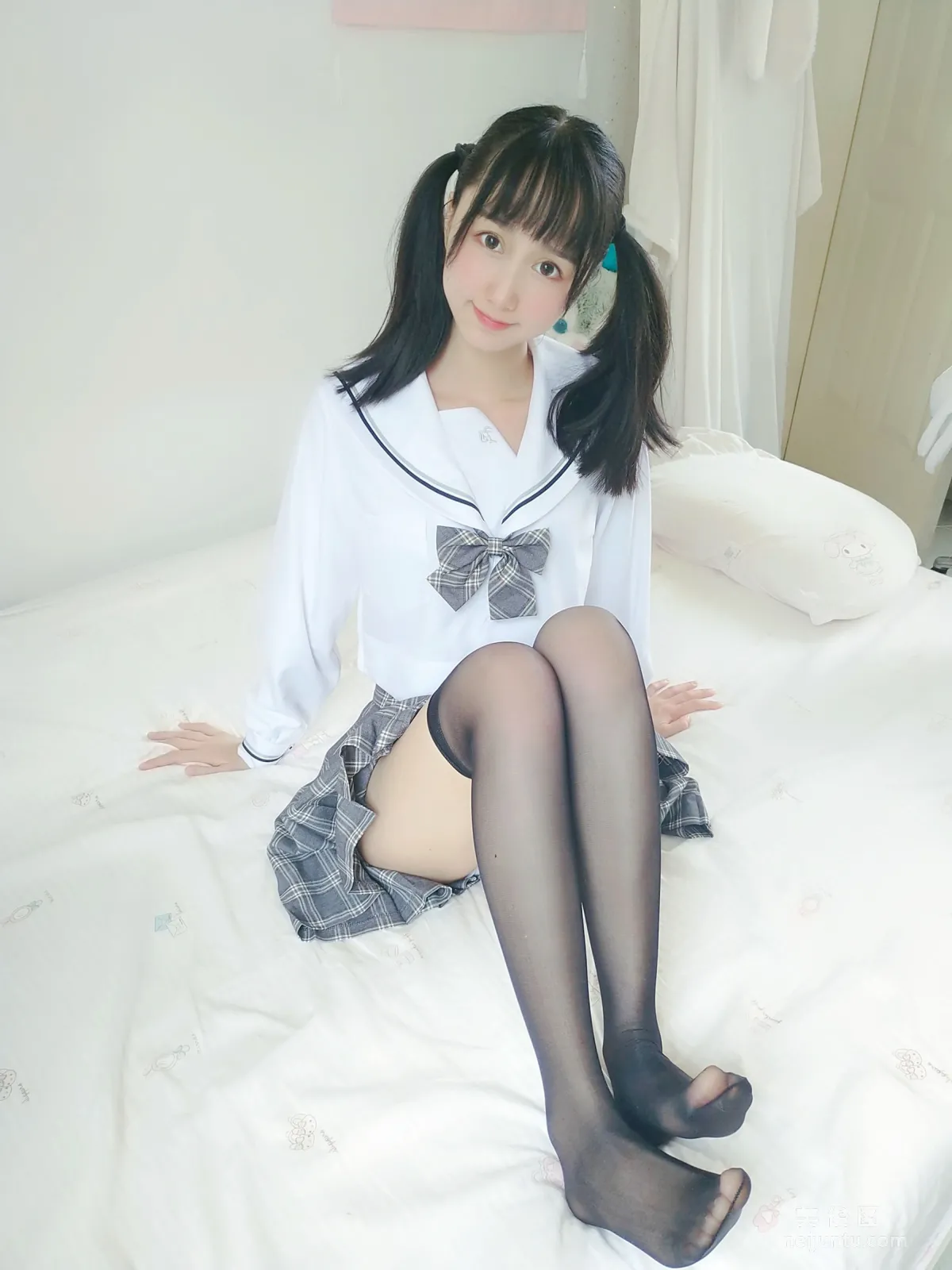 萌系小姐姐木綿綿OwO 《灰格子JK》寫真集 8