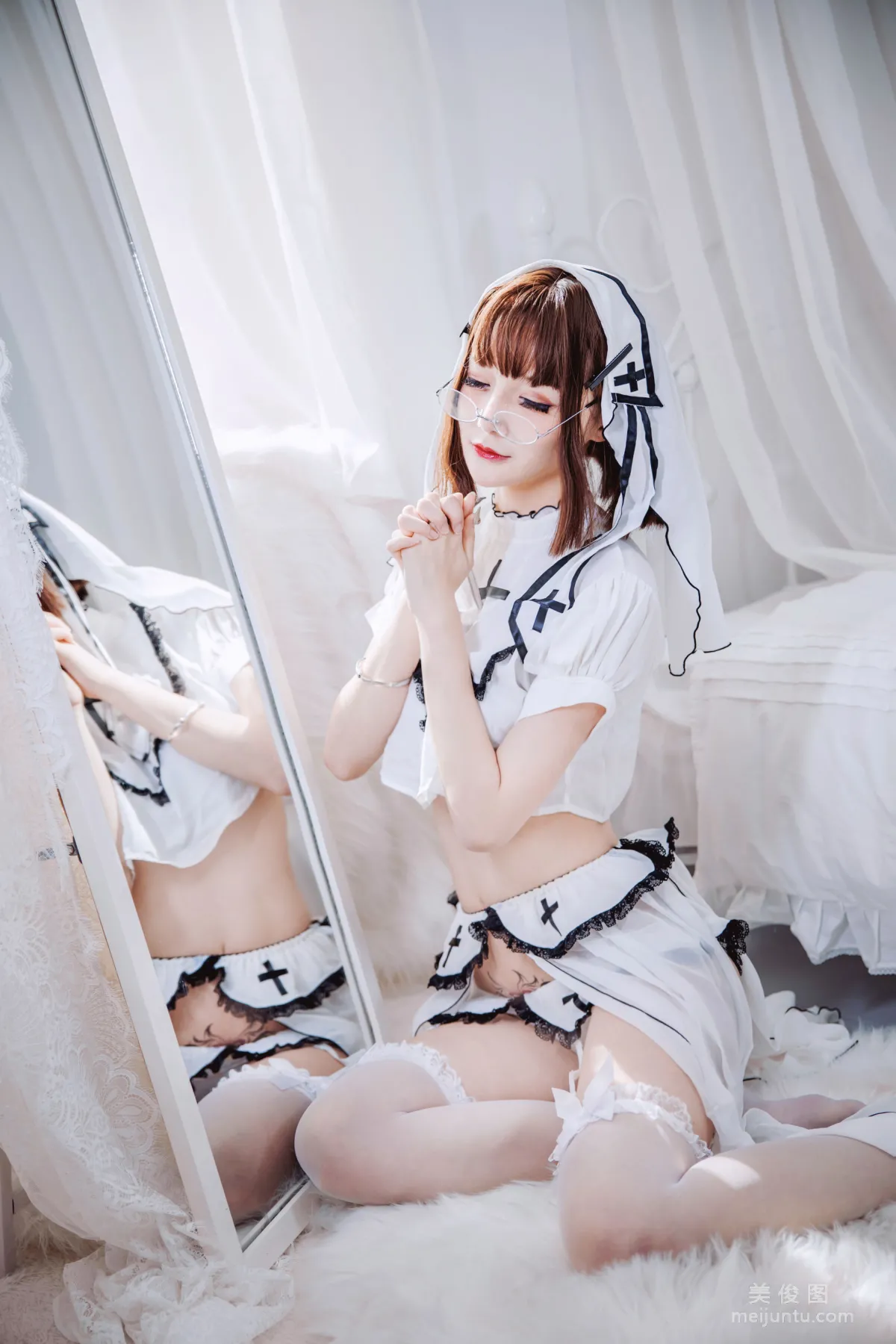 COS妹子仙九Airi 《修女》寫真集 20