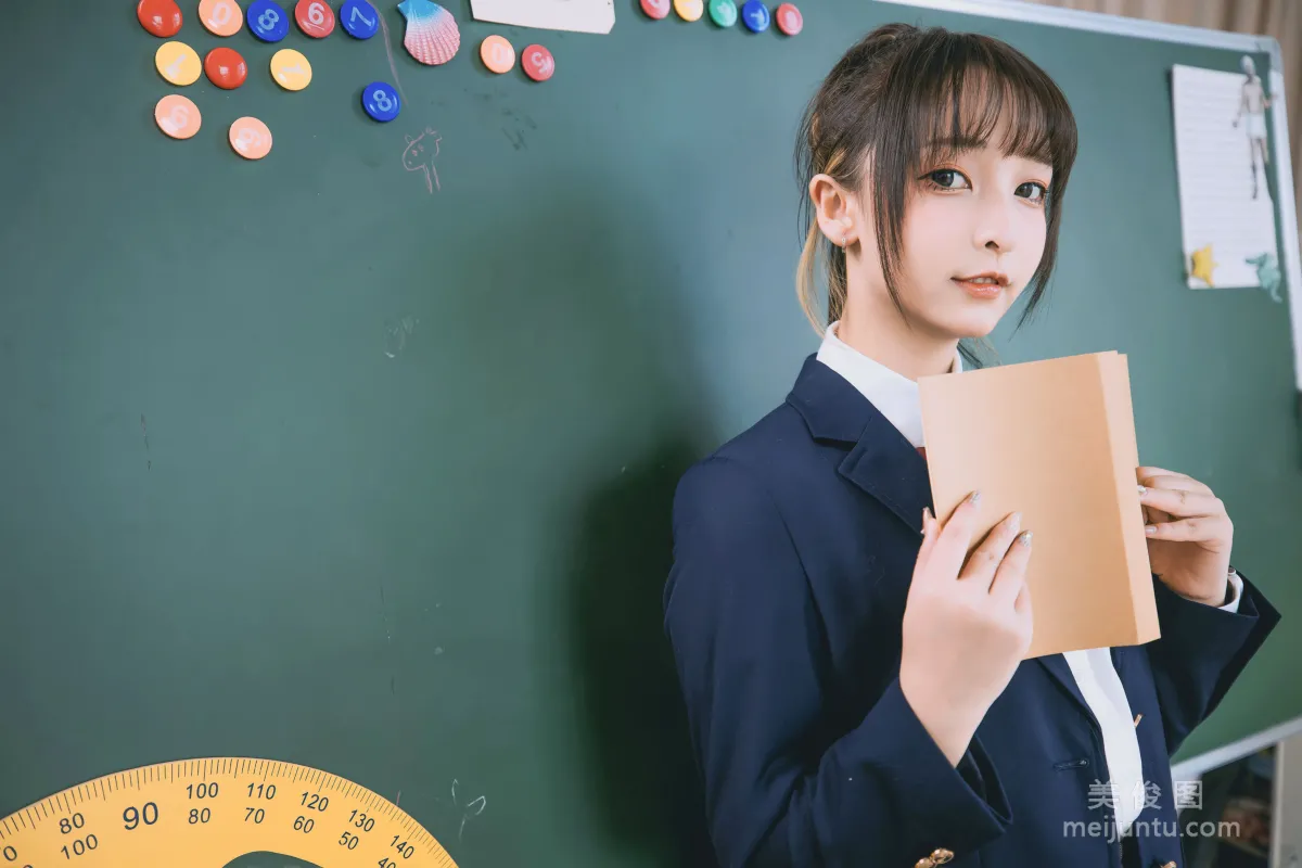 [COS福利] 蘿莉神楽闆真冬《數之歌》 百合教室 寫真集 100