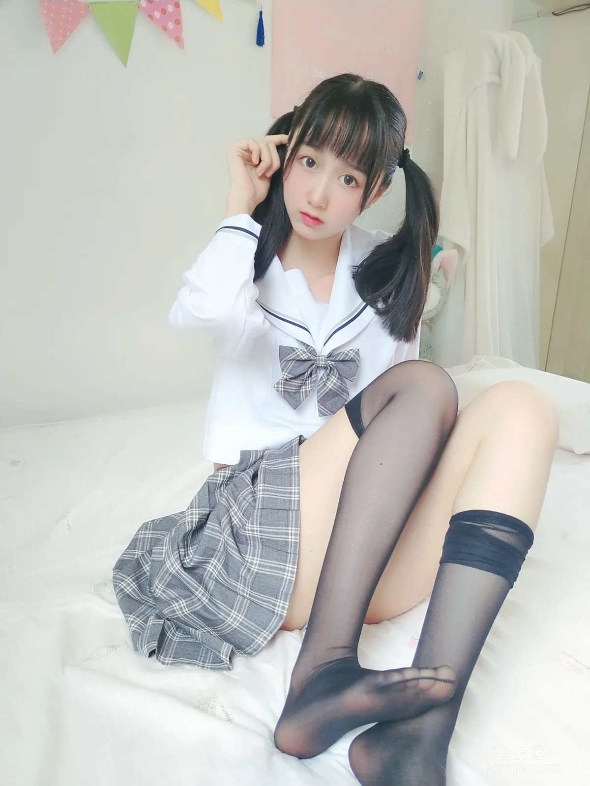 萌系小姐姐木綿綿OwO 《灰格子JK》寫真集 21