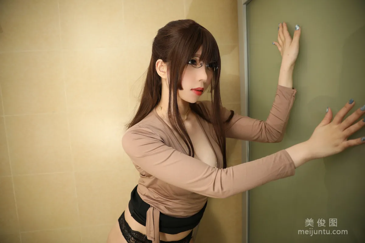 巨乳美女鹿野希 《色欲洗手間》 寫真集 32