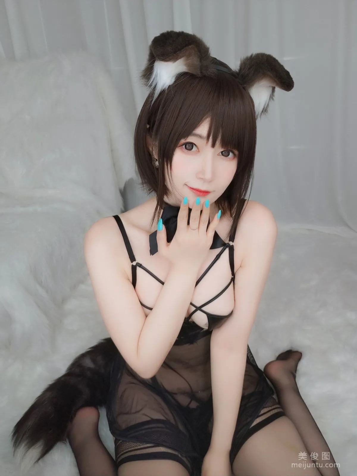 Coser小姐姐白銀 《折耳狗》 寫真集 11