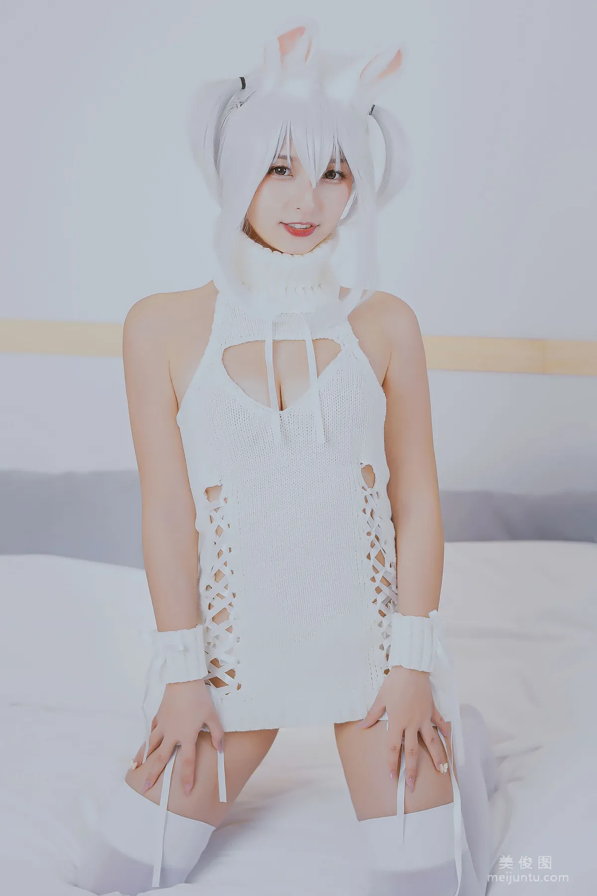 神楽闆真冬 《危険な耳-狼妹&amp;兔娘》 寫真集 67