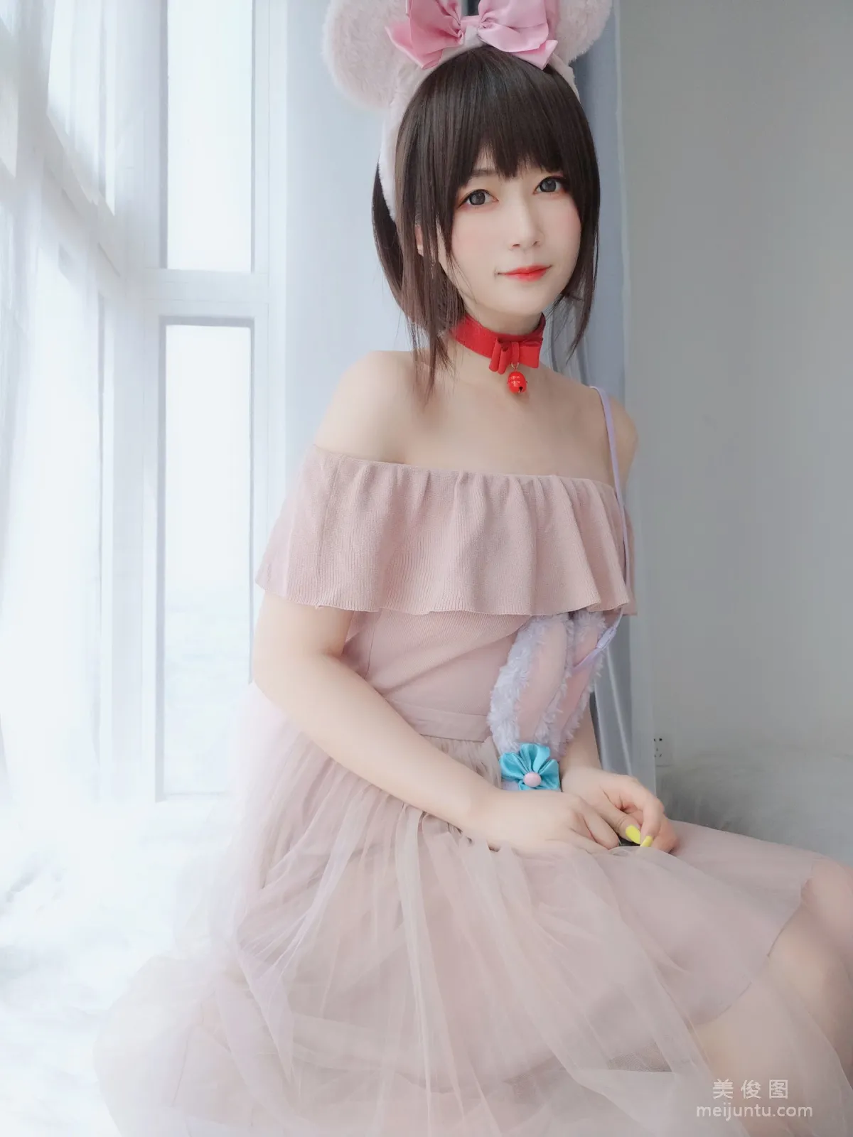 Coser小姐姐白銀 《小豬佩奇》寫真集 4