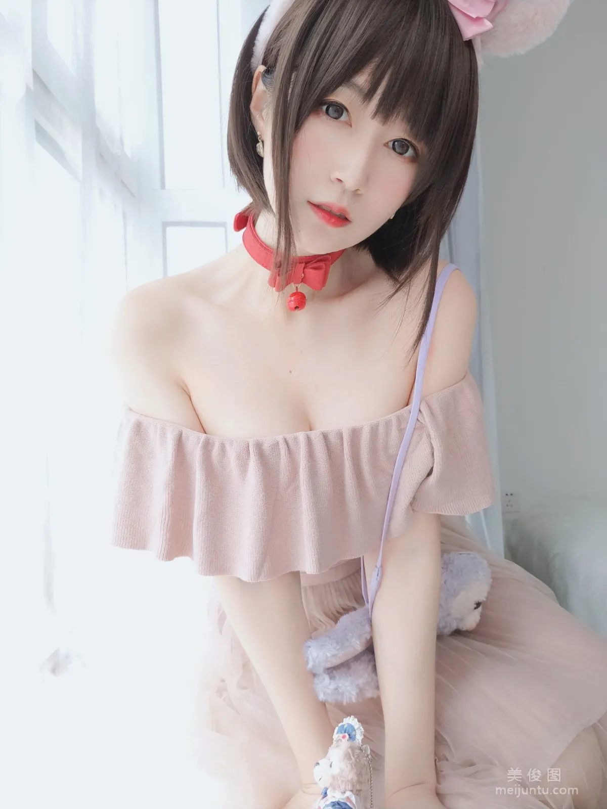 Coser小姐姐白銀 《小豬佩奇》寫真集 8