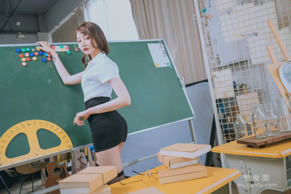 [COS福利] 蘿莉神楽闆真冬《數之歌》 百合教室 寫真集 123