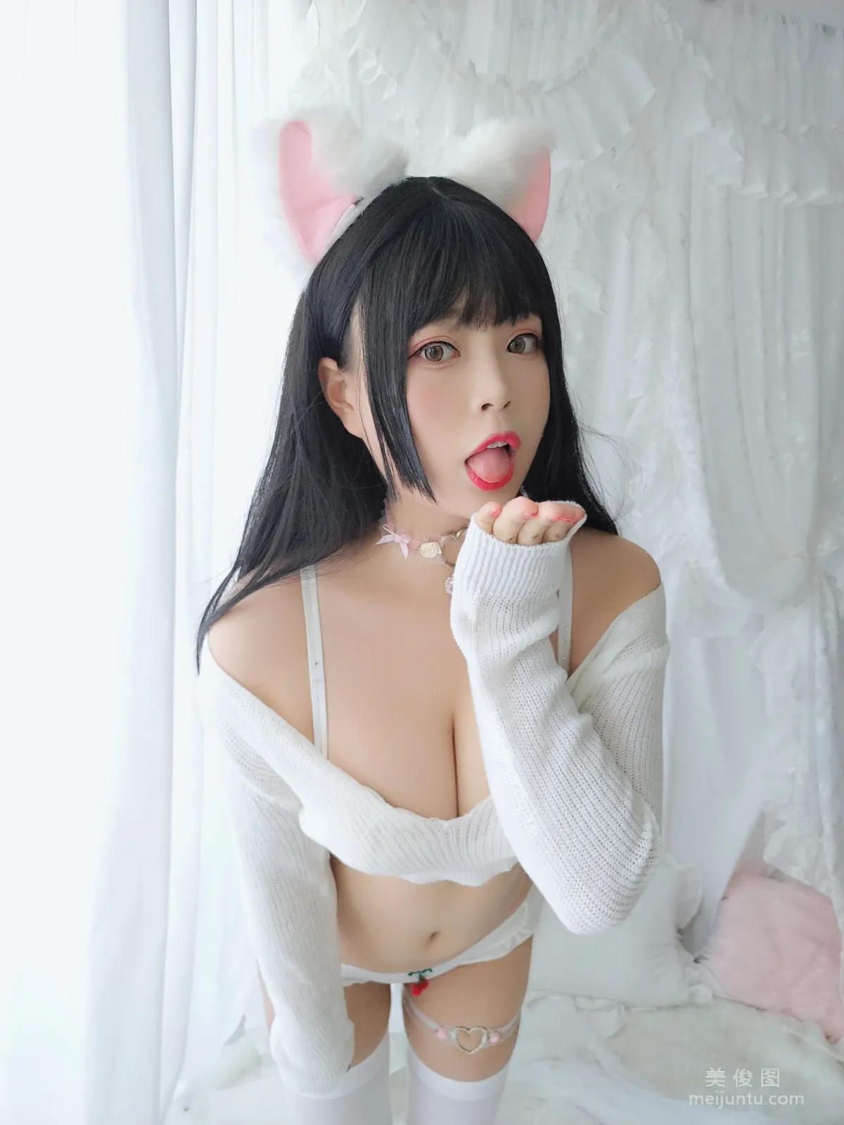 [COS福利] 萌系小姐姐-白烨- 《小奶貓》寫真集 19