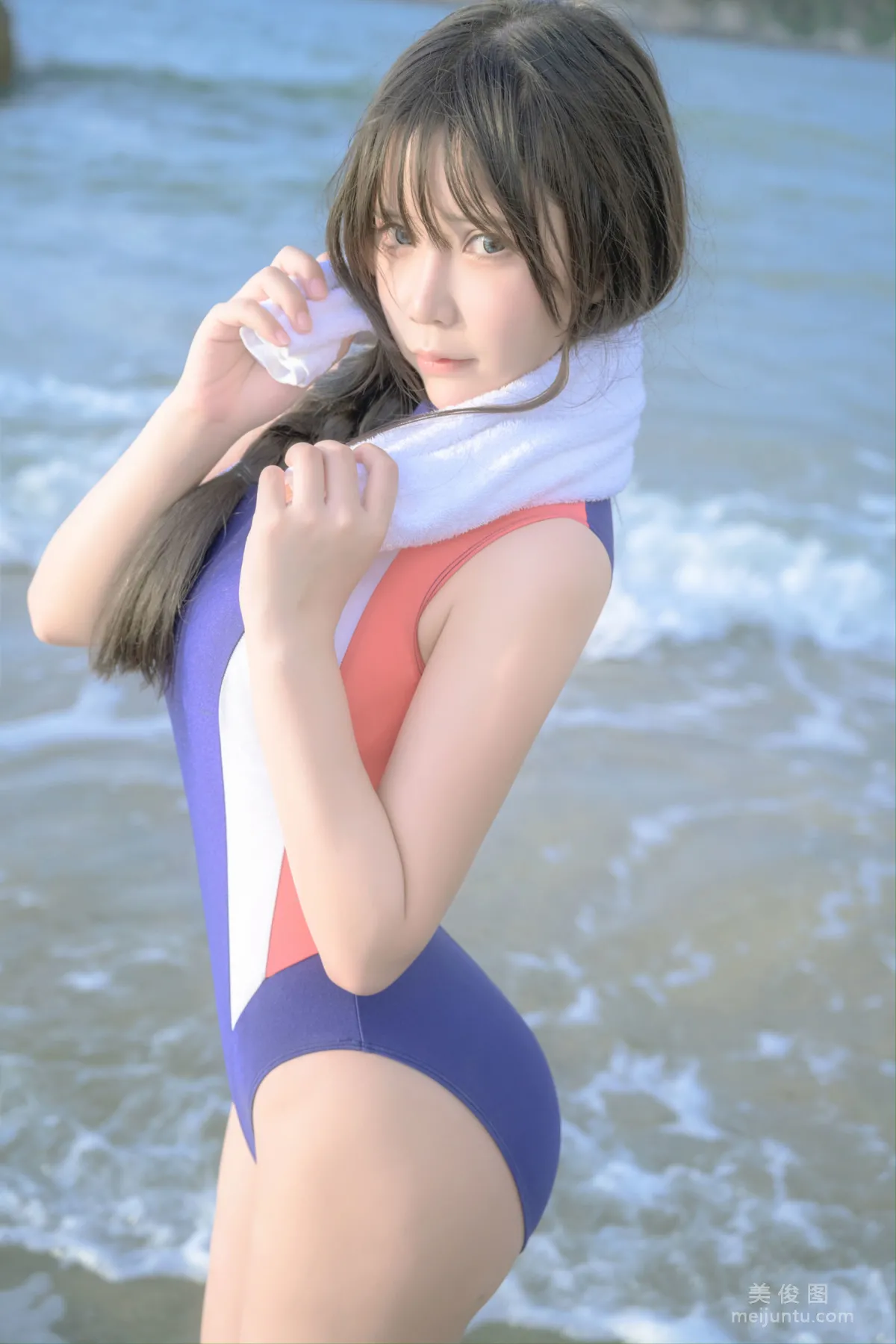 二次元妹子抱走莫子aa 《競技泳衣》 寫真集 10