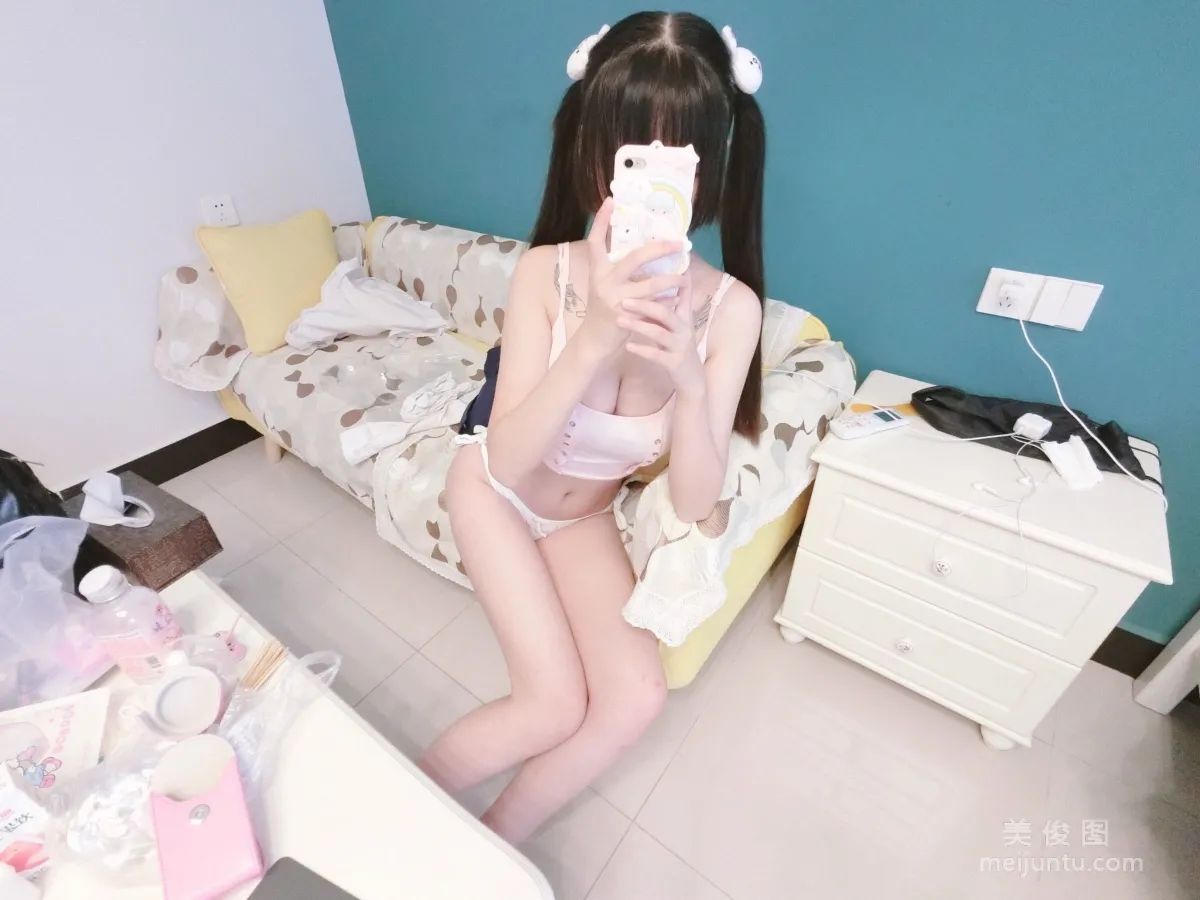[COS福利] 似喵 《小草莓pink内衬》 写真集3