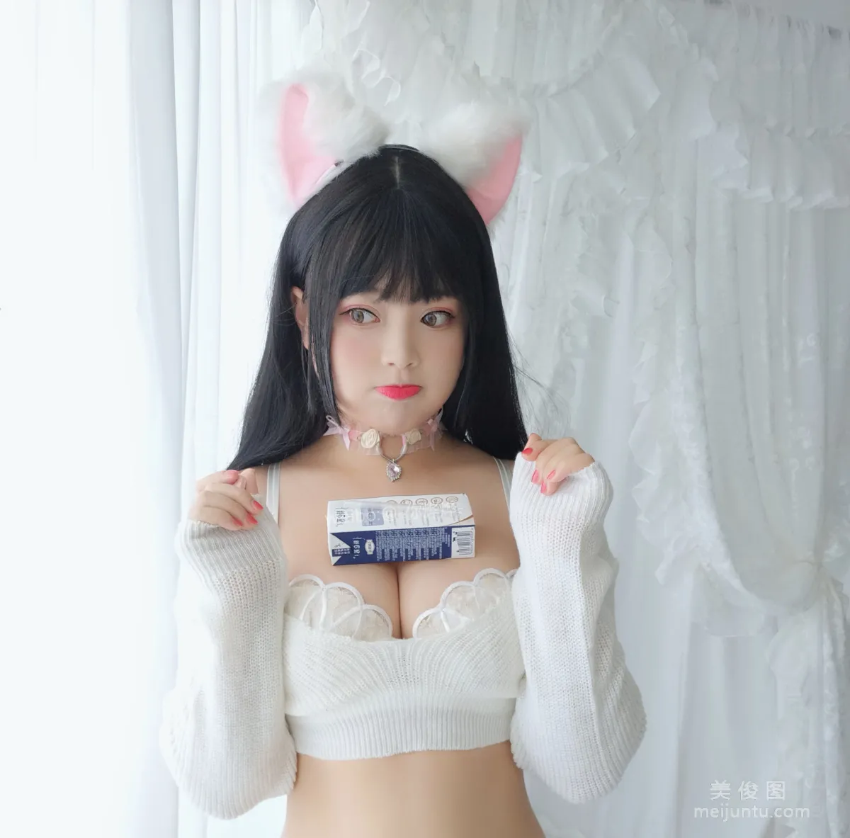 [COS福利] 萌系小姐姐-白烨- 《小奶貓》寫真集 18