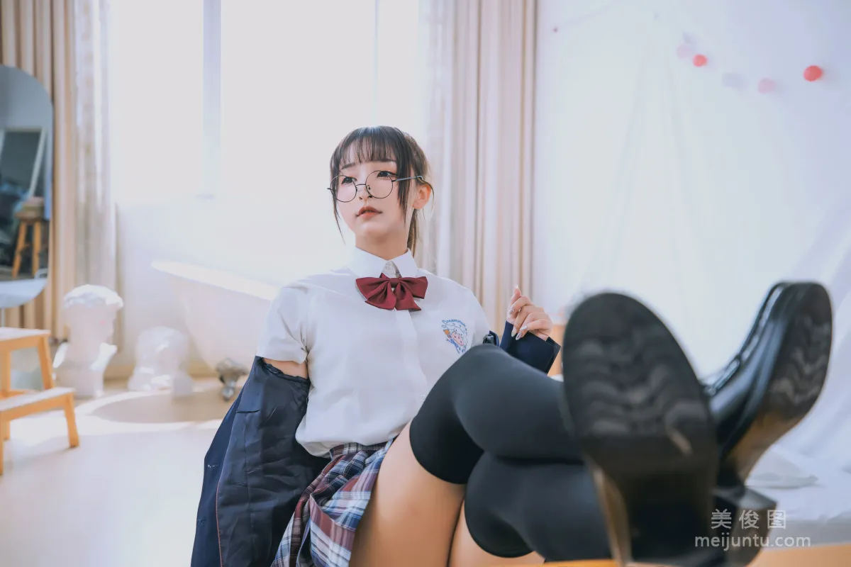 [COS福利] 蘿莉神楽闆真冬《數之歌》 百合教室 寫真集 81