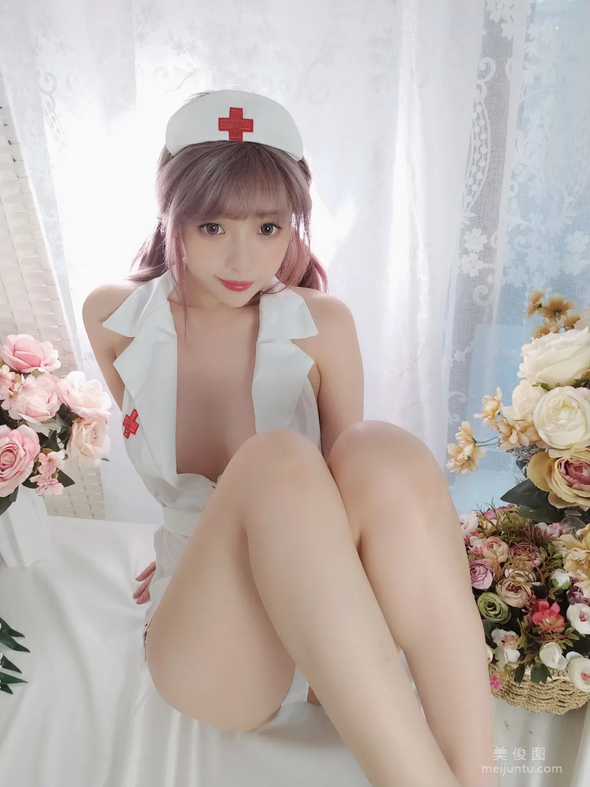 動漫博主雯妹 《護士》 寫真集 22