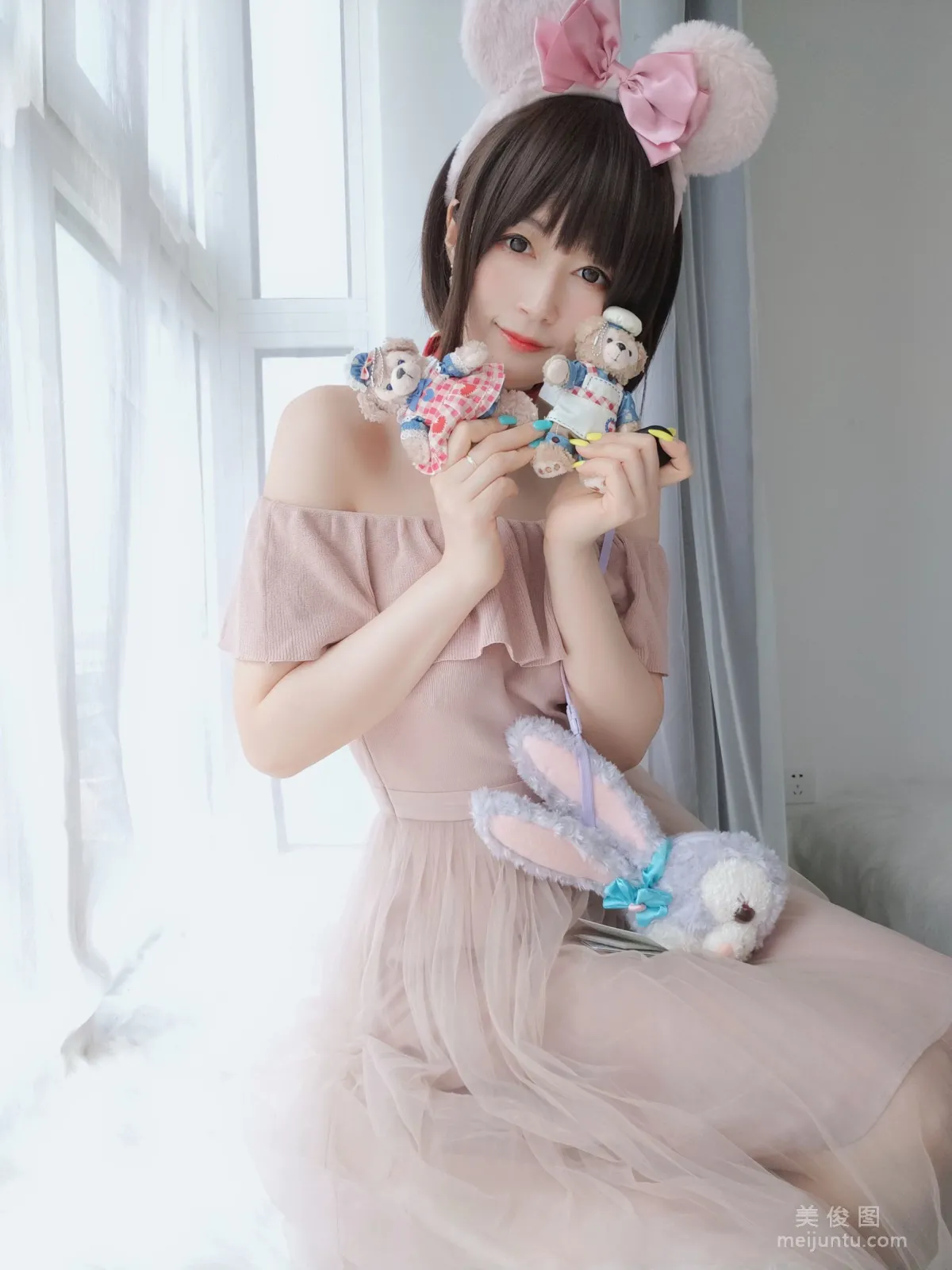 Coser小姐姐白銀 《小豬佩奇》寫真集 7