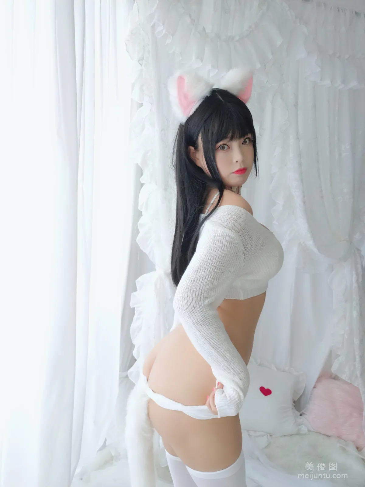 [COS福利] 萌系小姐姐-白烨- 《小奶貓》寫真集 11