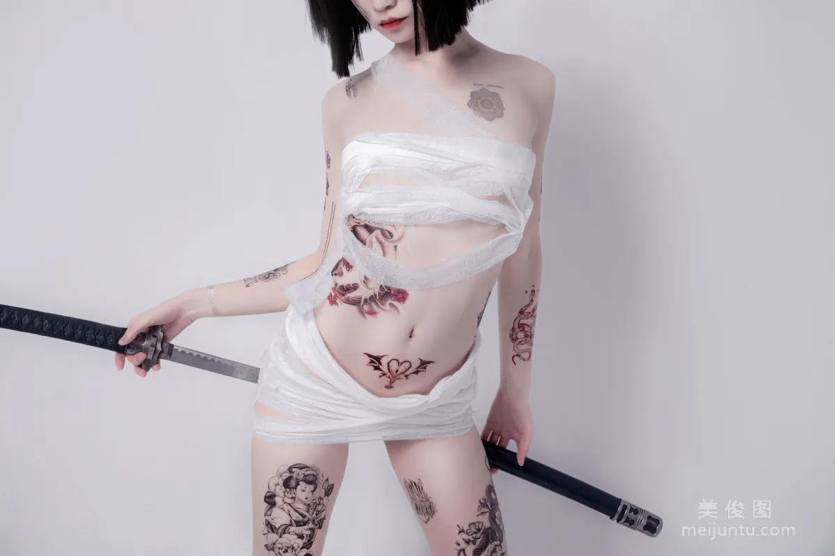[COS福利] 動漫博主阮邑_Fairy 《綁帶和武士》 寫真集 36
